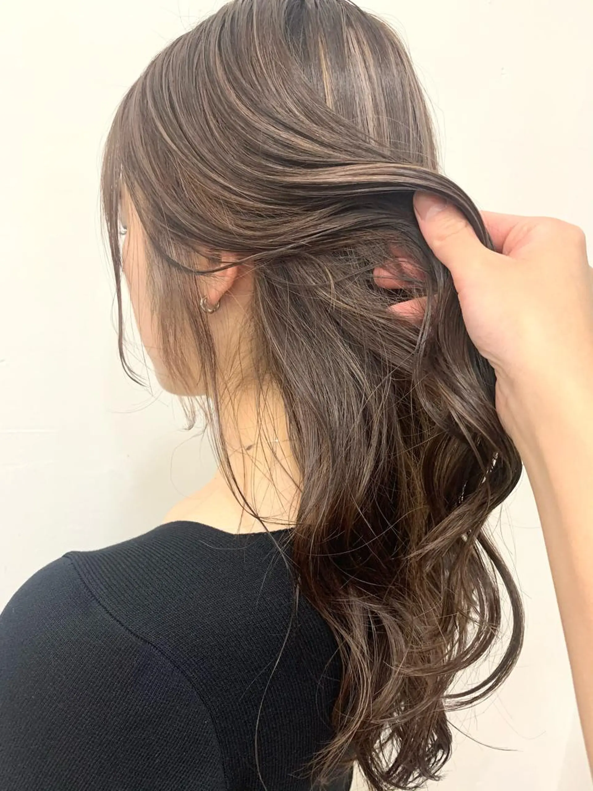ロング カラー ハイライトカラー ハイライト ロング ヘアカラー トリートメント chama レイヤーカットのヘアスタイル