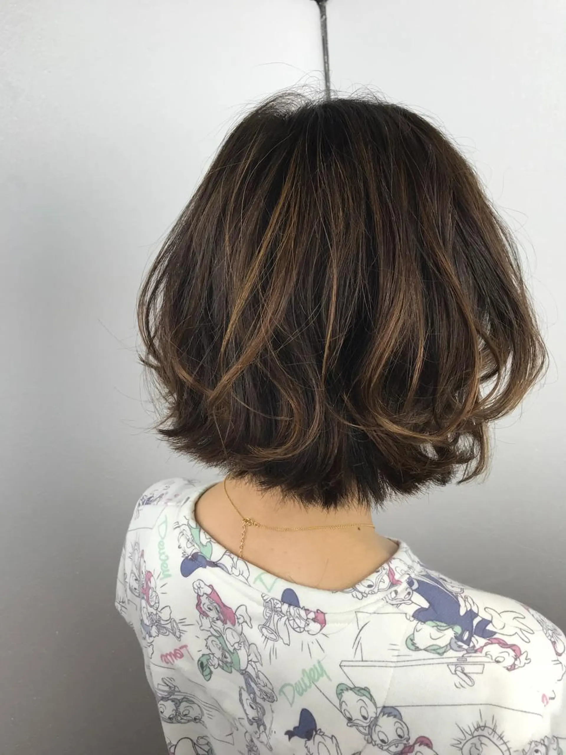 ミディアム カラー ハイライトカラー ボブ ハイライト 外ハネヘア カット ヘアカラー トリートメント デザインカラー🌈 高木リョウのヘアスタイル