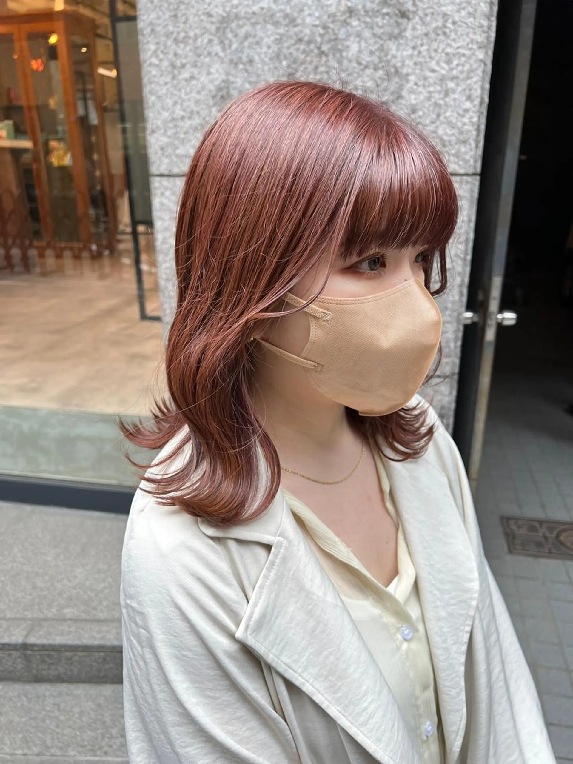 セミロング カラー ベージュカラー ピンクカラー ピンクベージュ カット ヘアカラー トリートメント ノイシキ サキのヘアスタイル