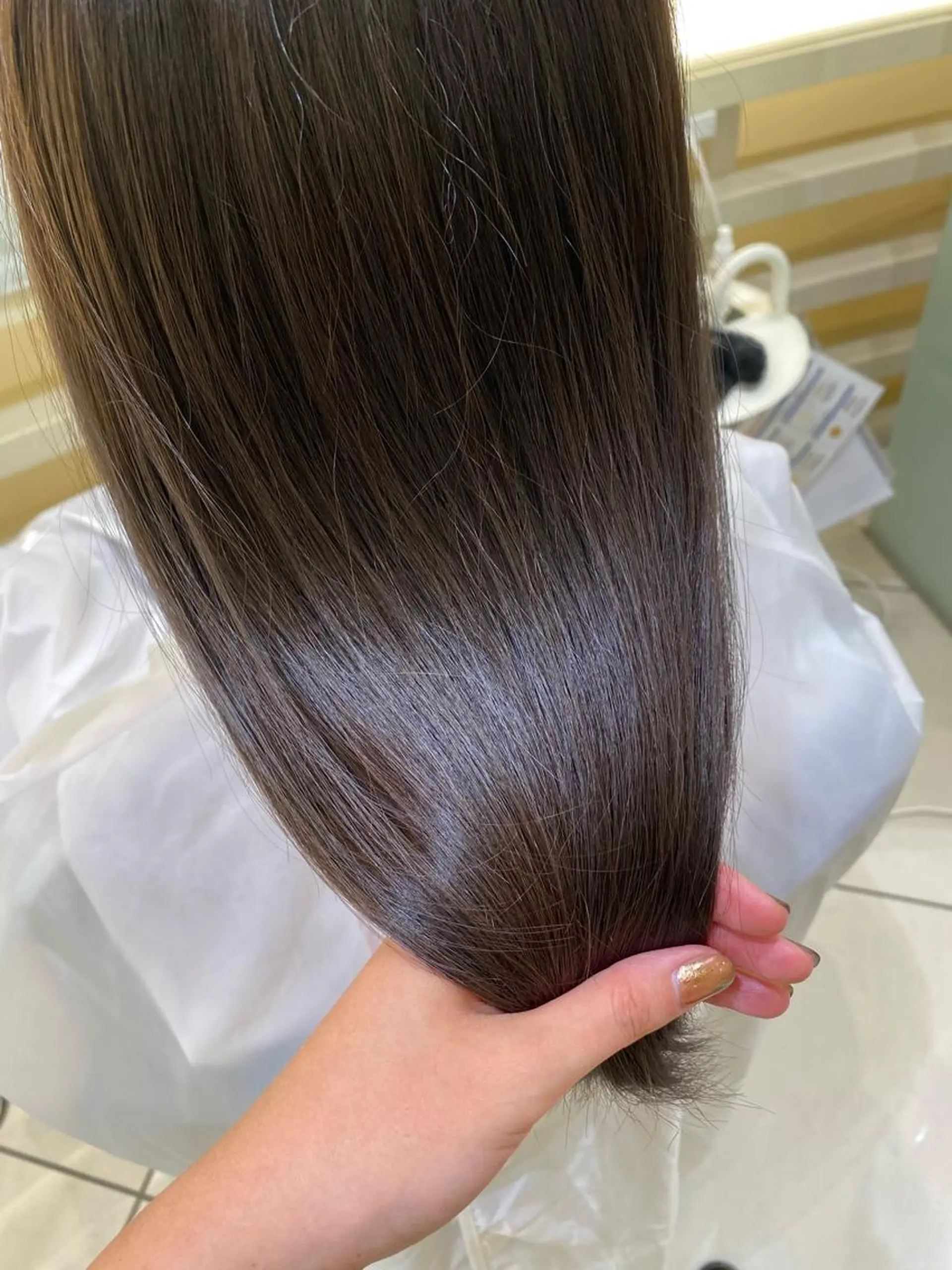 セミロング カラー グレージュ プレイングカラー🤍 細めハイライトのヘアスタイル