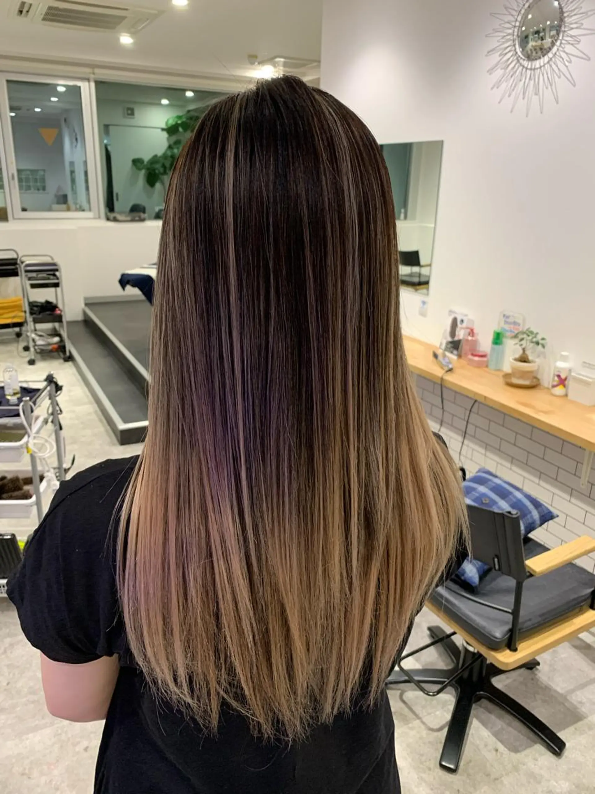 ロング カラー アッシュ バレイヤージュ ベージュカラー ブロンド ブルーカラー カット ヘアカラー Nishida Ryomaのヘアスタイル