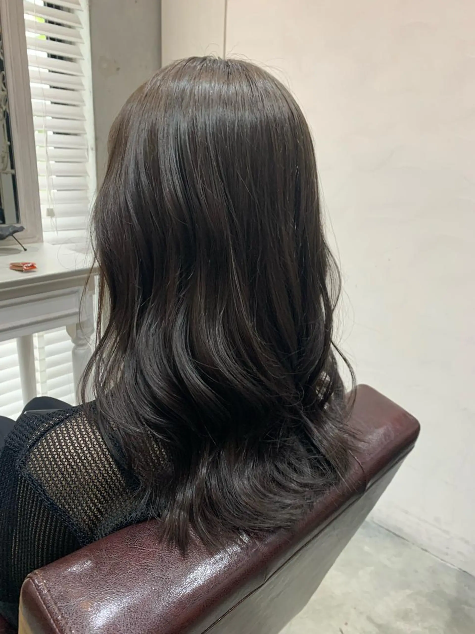 セミロング カラー ヘアアレンジ アイブロウ 眉カラー カット ヘアカラー kei/透明感カラー /ベージュ/ブリーチのヘアスタイル