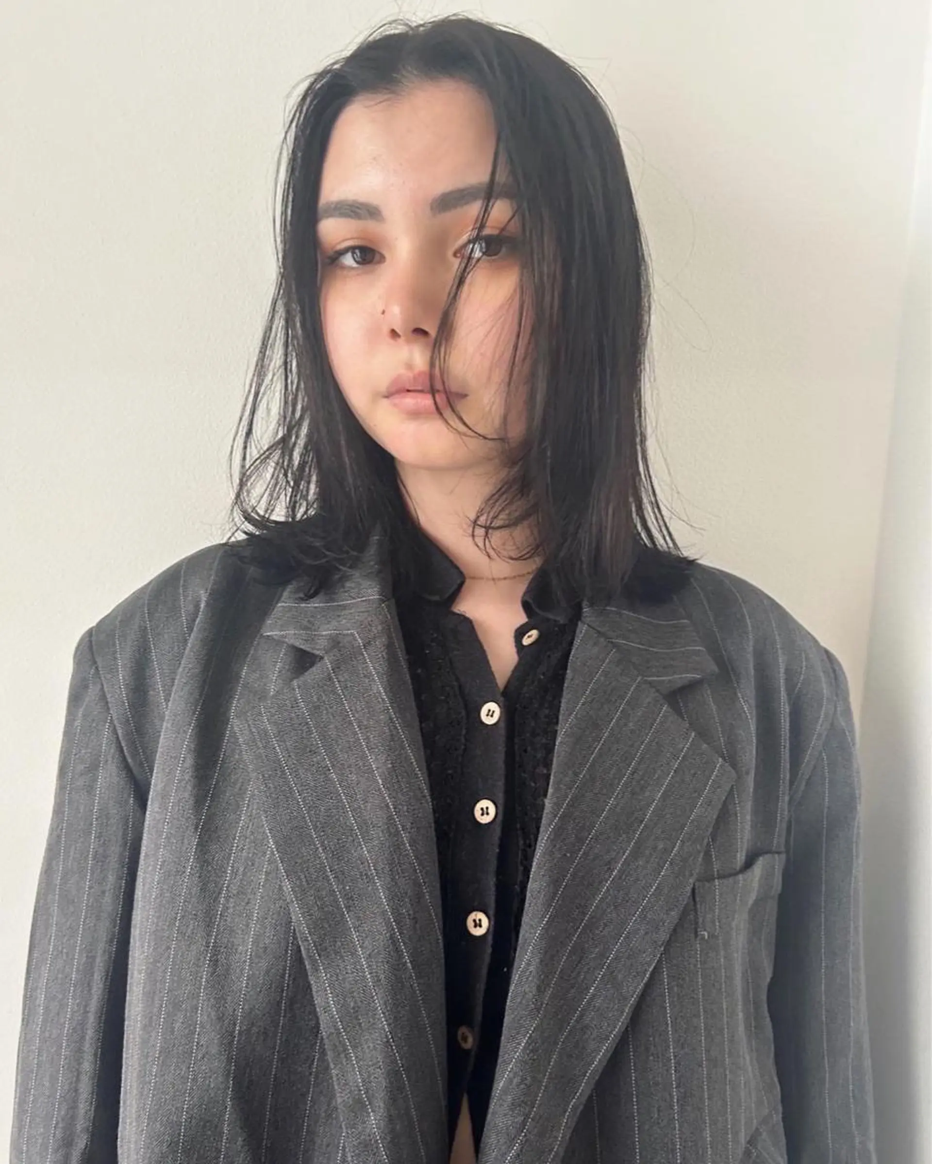 ミディアム カラー ボブ 伸ばしかけ カット ヘアカラー トリートメント Loom.所属・村上雅人 ナチュラルモードのヘアスタイル