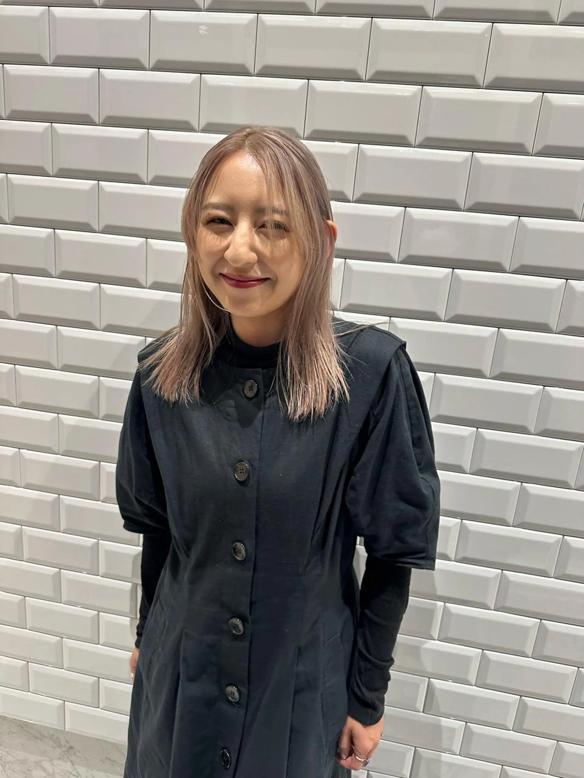 ミディアム カラー ブリーチ ブロンド カット ヘアカラー トリートメント SALOWIN me＋店所属・半個室サロン🫧 ササキアヤカのヘアスタイル