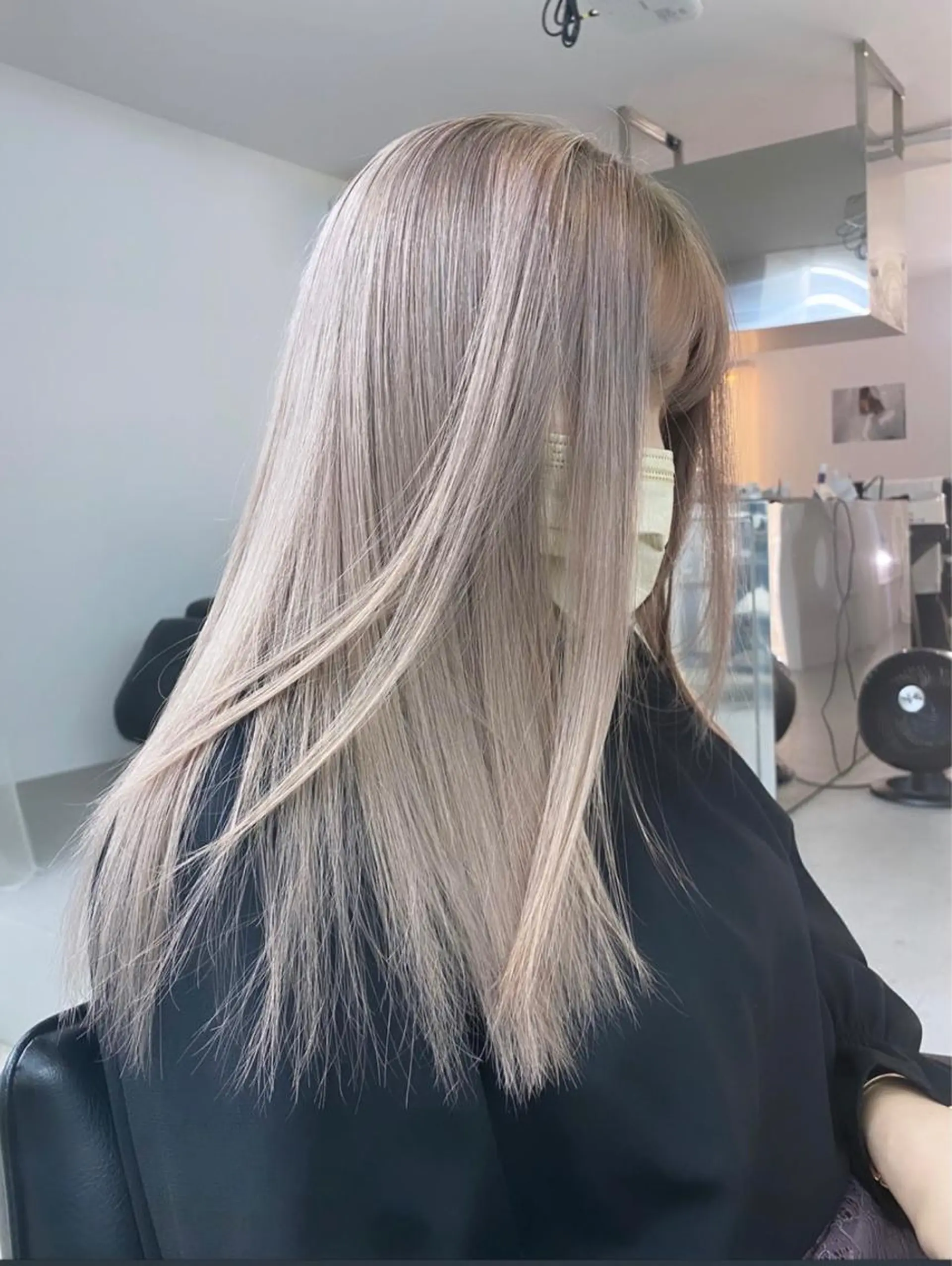 セミロング カラー ベージュカラー ホワイトベージュ カット ヘアカラー 鈴木 漱一郎のヘアスタイル