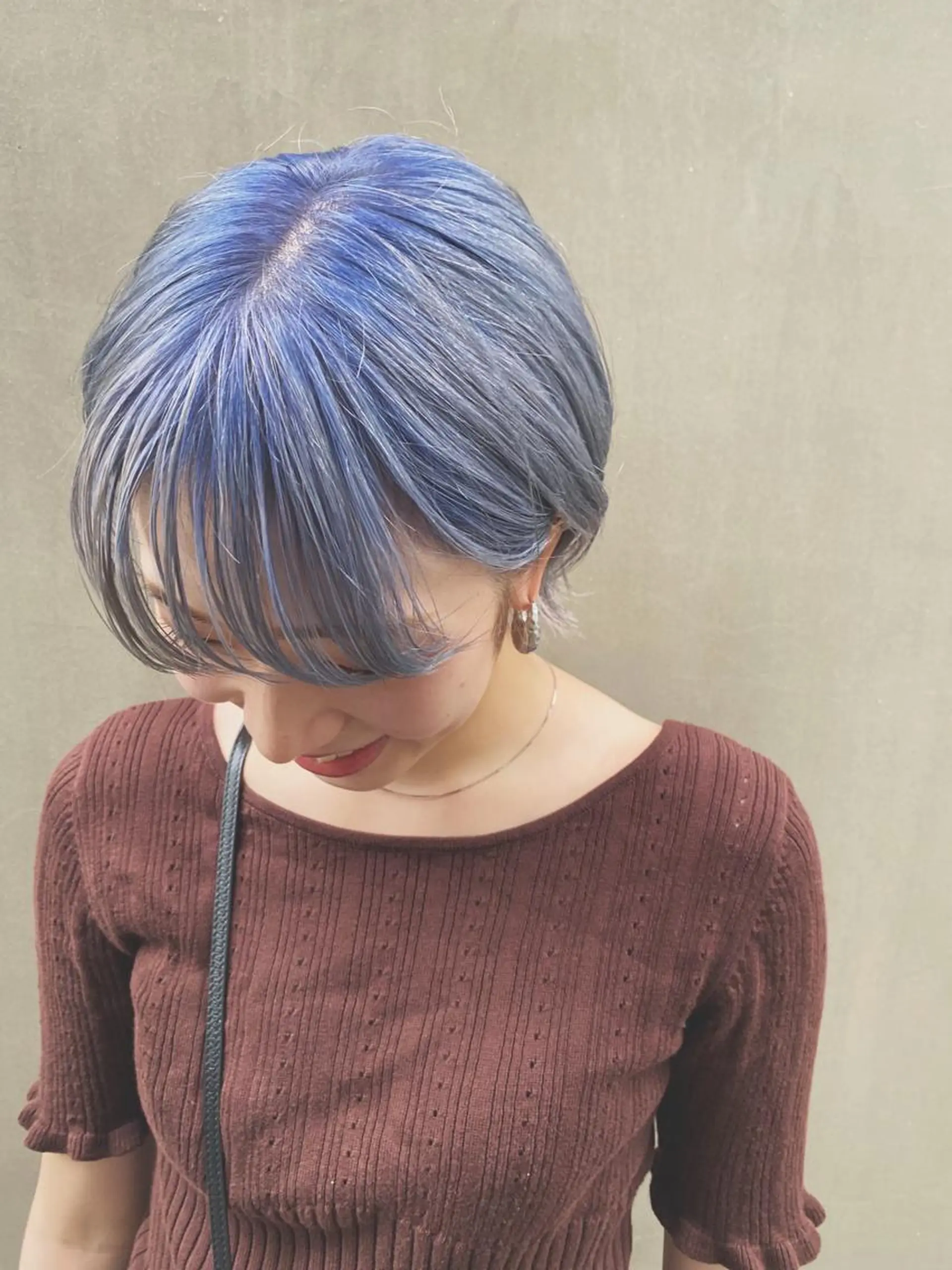 ショート カラー ブリーチ ブルーカラー デザインカラー センターパート/ 暖色カラーayuのヘアスタイル