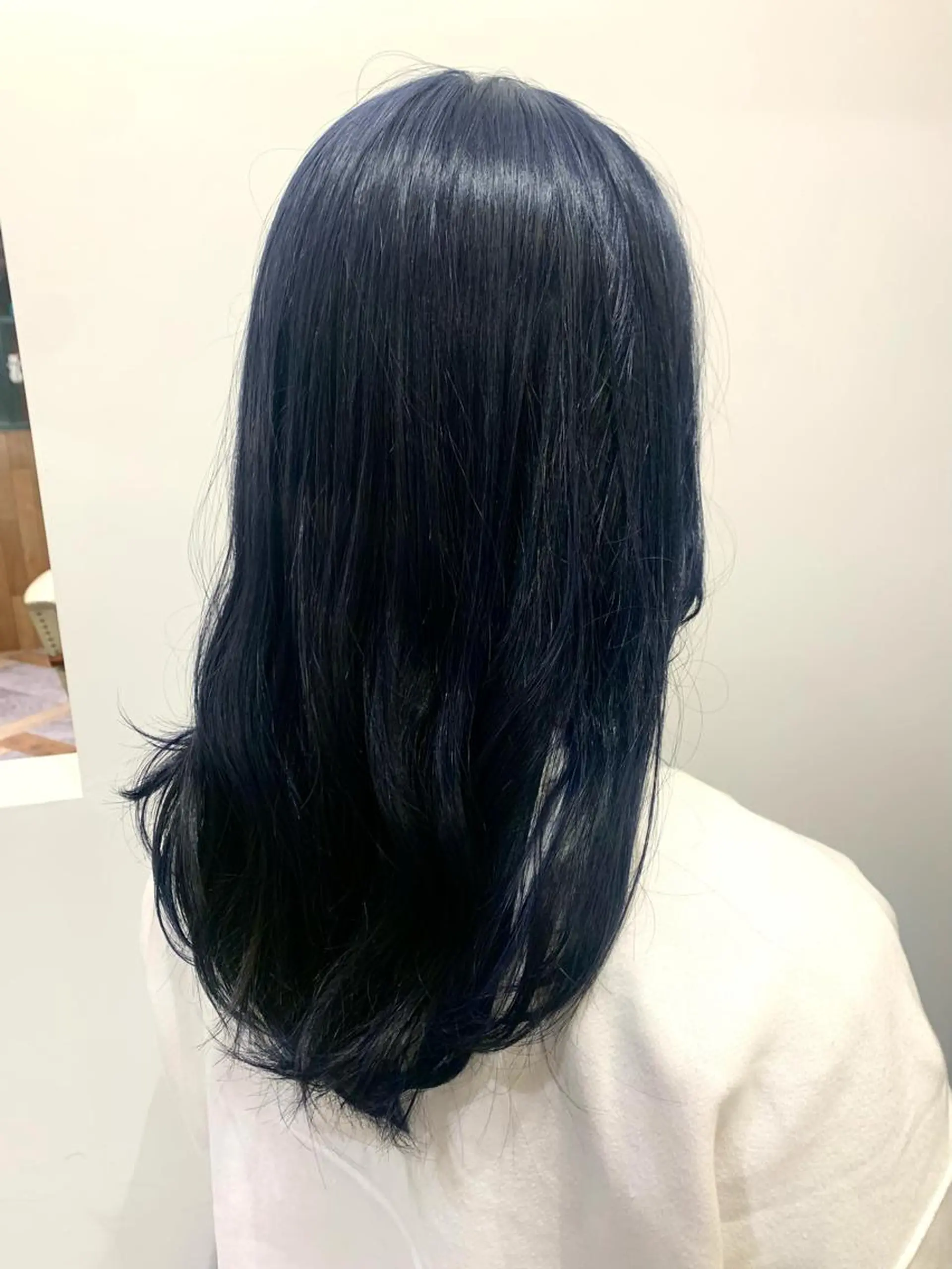 ロング カラー ベージュカラー 黒髪 ブリーチ ブルーカラー ブルーブラック 美容室tanacocolo所属・草野 ゆずきのヘアスタイル
