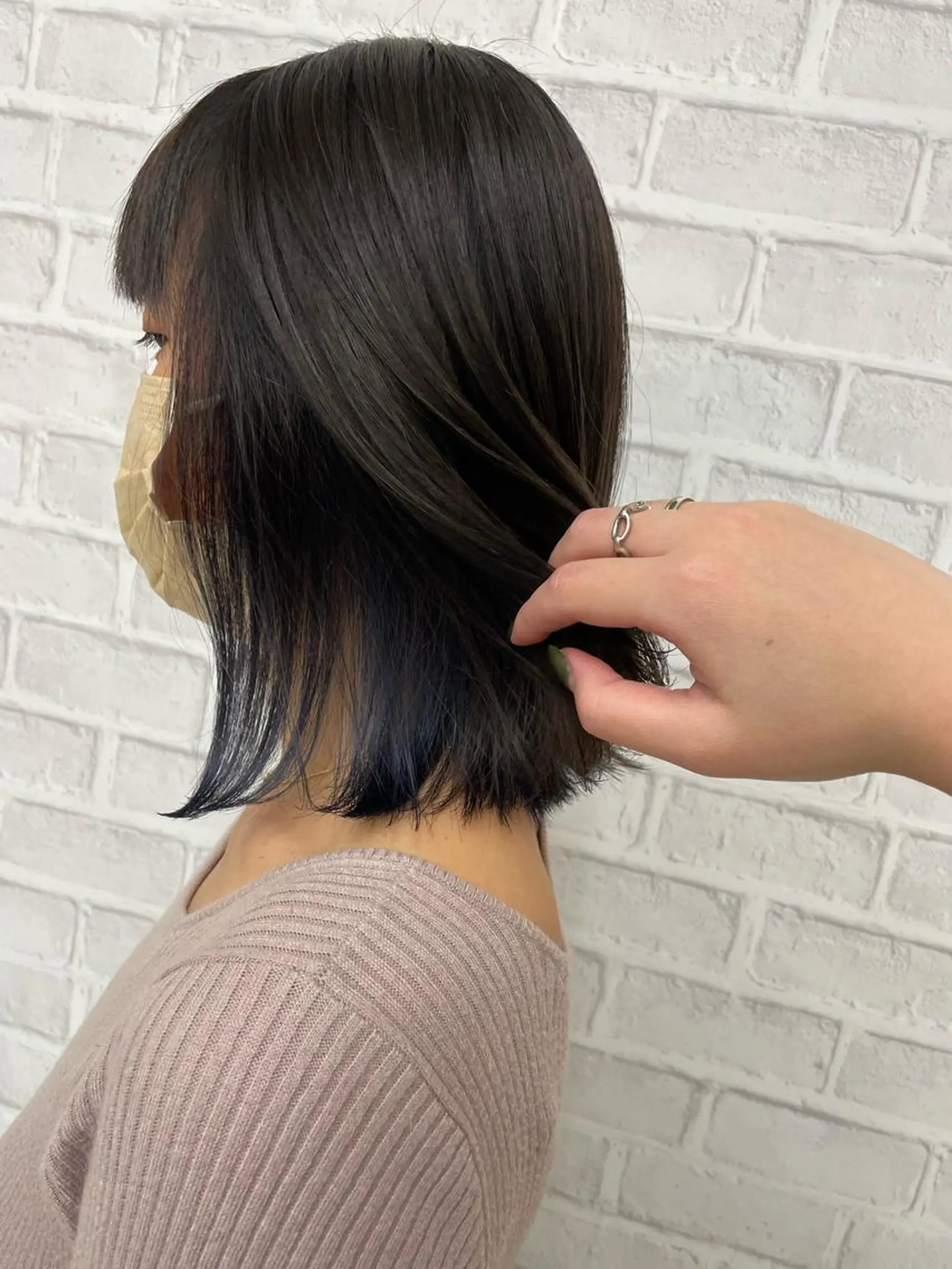 ミディアム カラー ブルーカラー インナーカラー 外ハネヘア カット ヘアカラー ヘアーメイクWiLL 西宮店所属・川上 紗也加のヘアスタイル