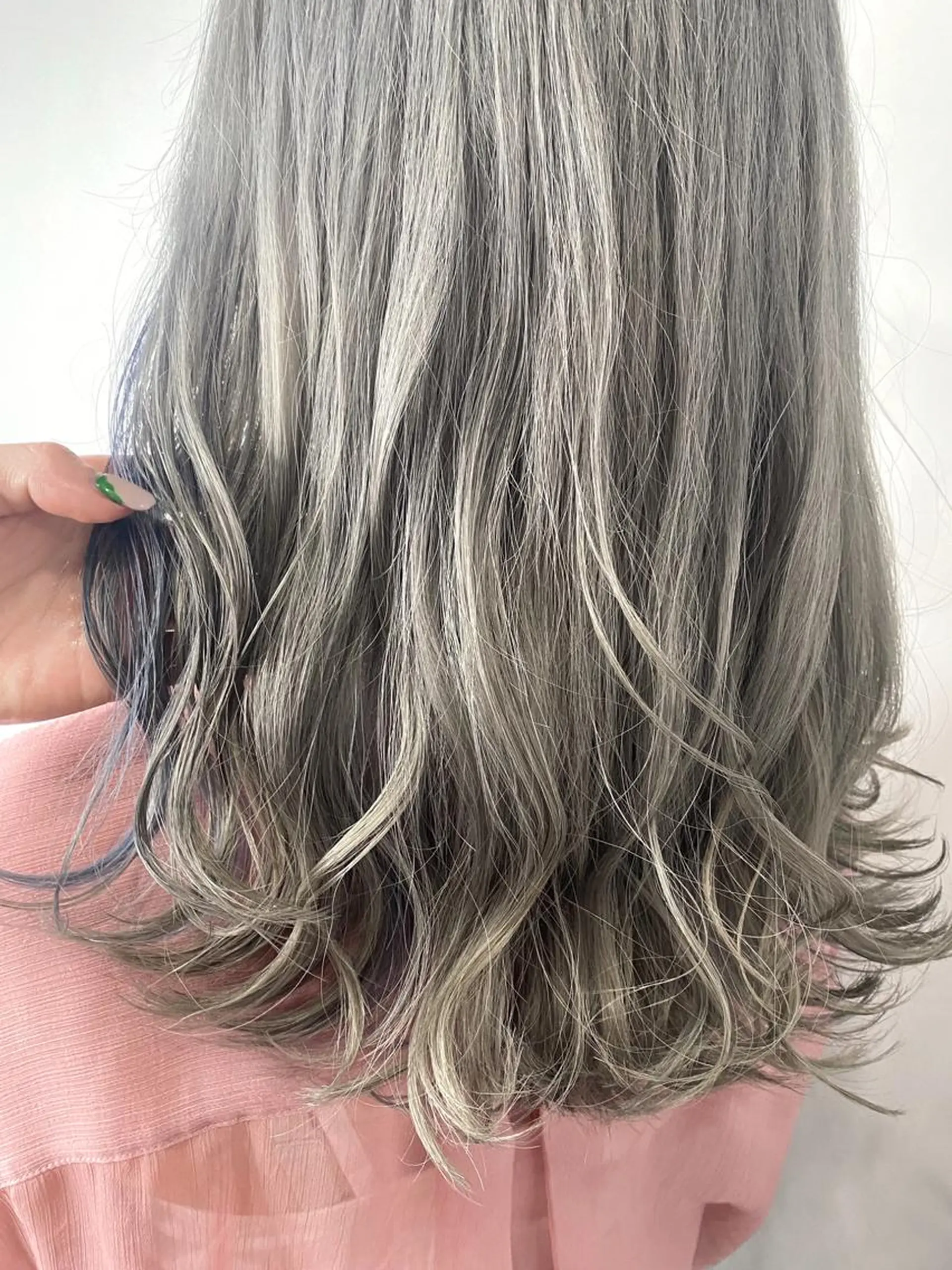 ロング カラー ヘアカラー 畑中 愛梨のヘアスタイル