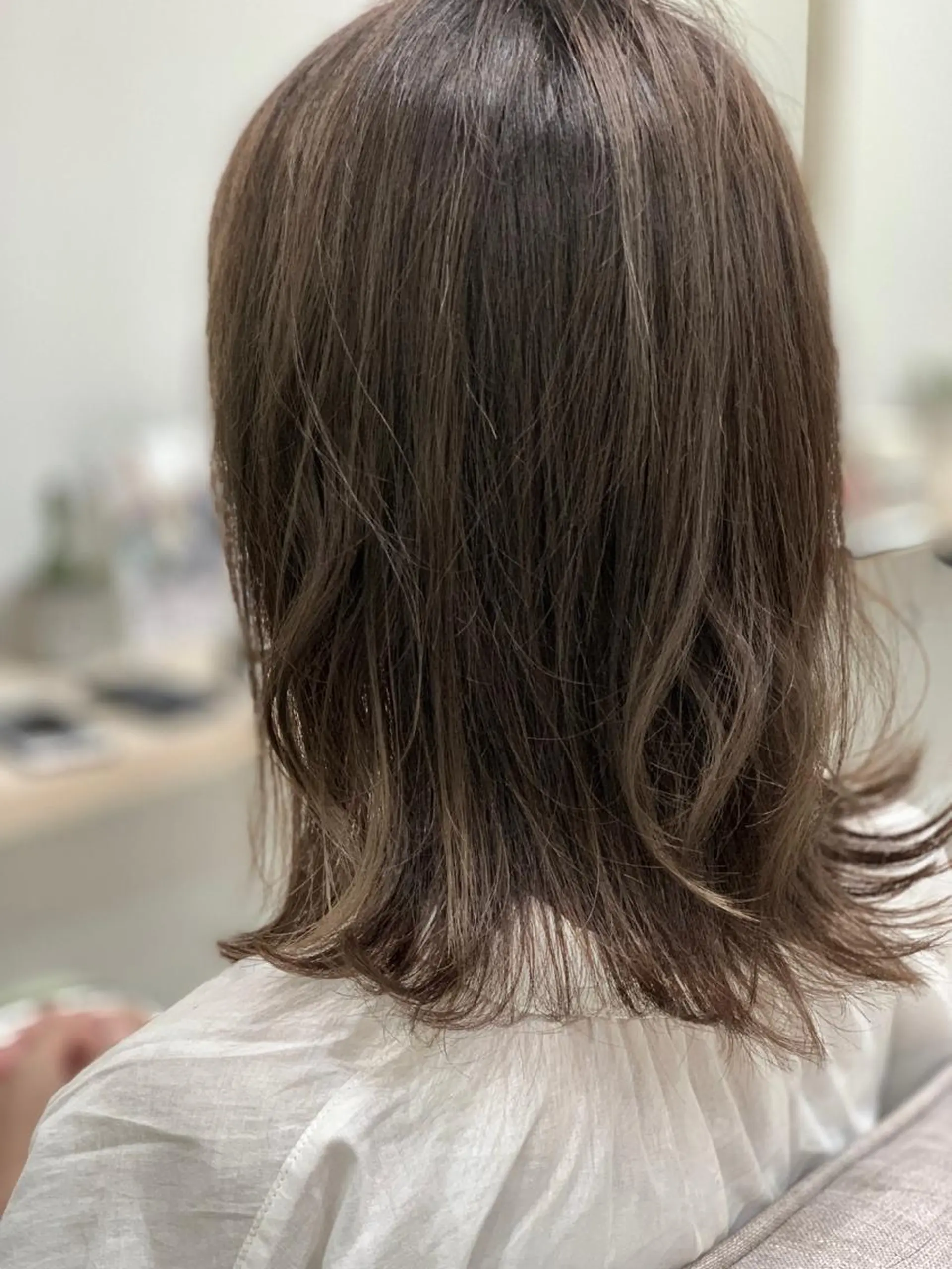 ミディアム カラー ミディアムパーマ アッシュ アッシュグレー 山本 悟志のヘアスタイル