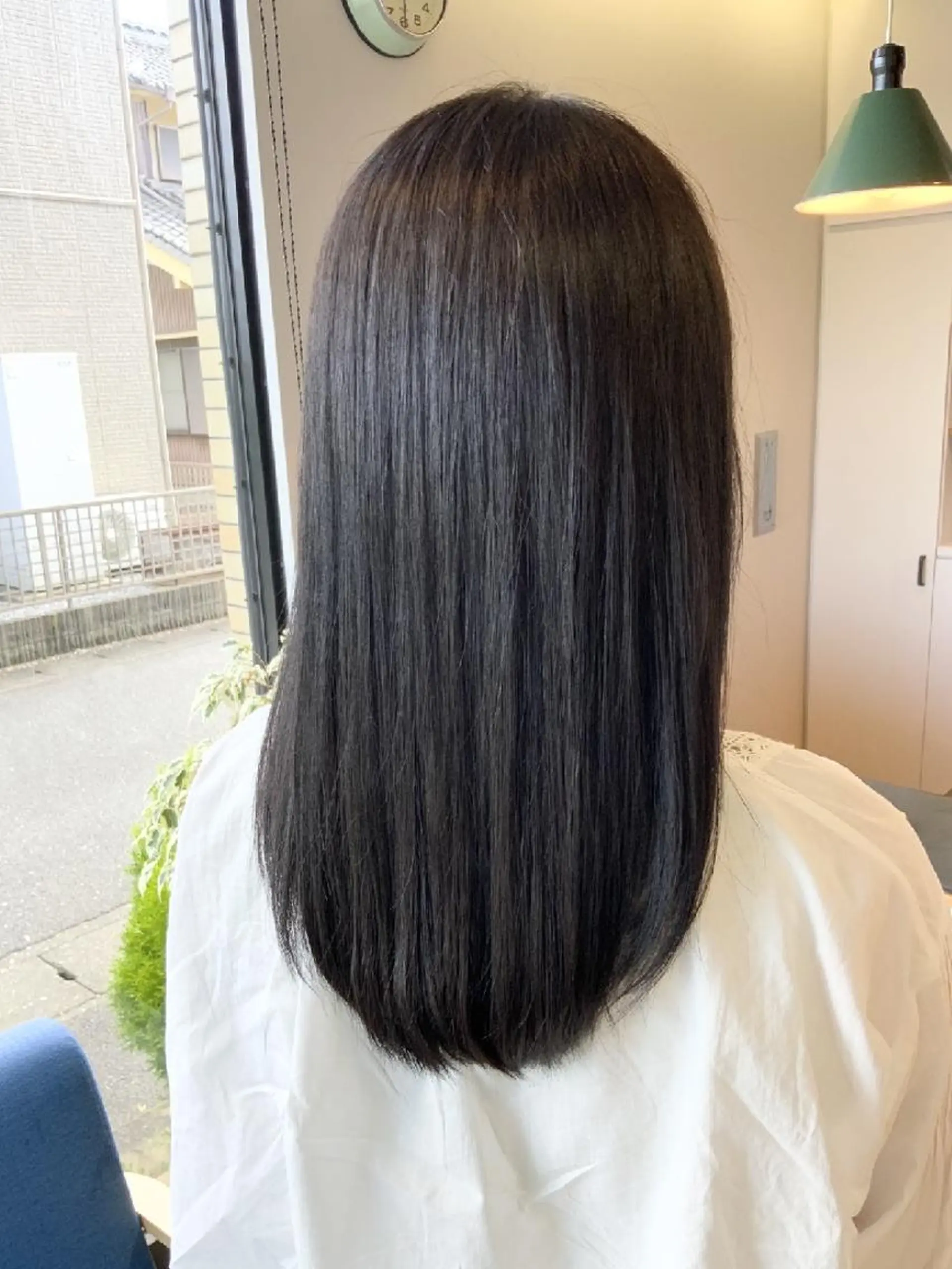 カラー アッシュ アッシュグレー ヘアカラー トリートメント 堀 望美のヘアスタイル