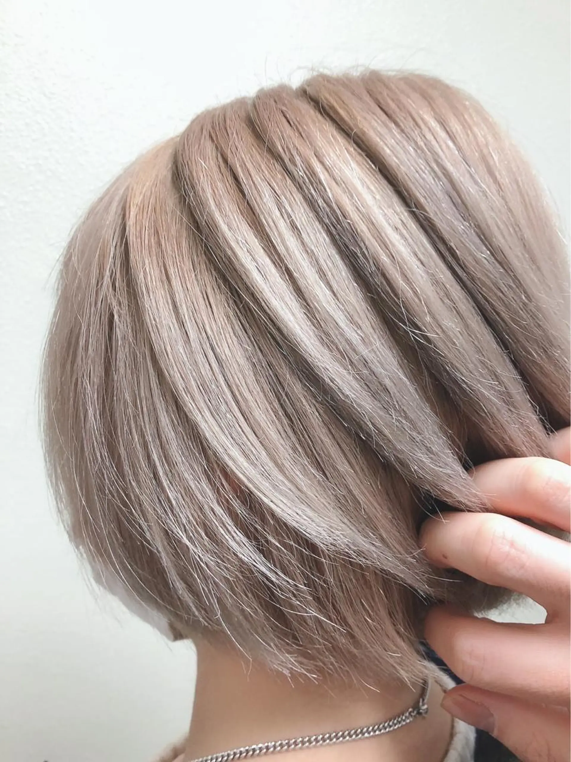 ショート カラー ヘアアレンジ アディクシーカラー ブリーチ ケアブリーチ ダブルカラー イヤリングカラー ヘアカラー トリートメント ヘアセット 髪質改善デザイナー &mirai ryoのヘアスタイル