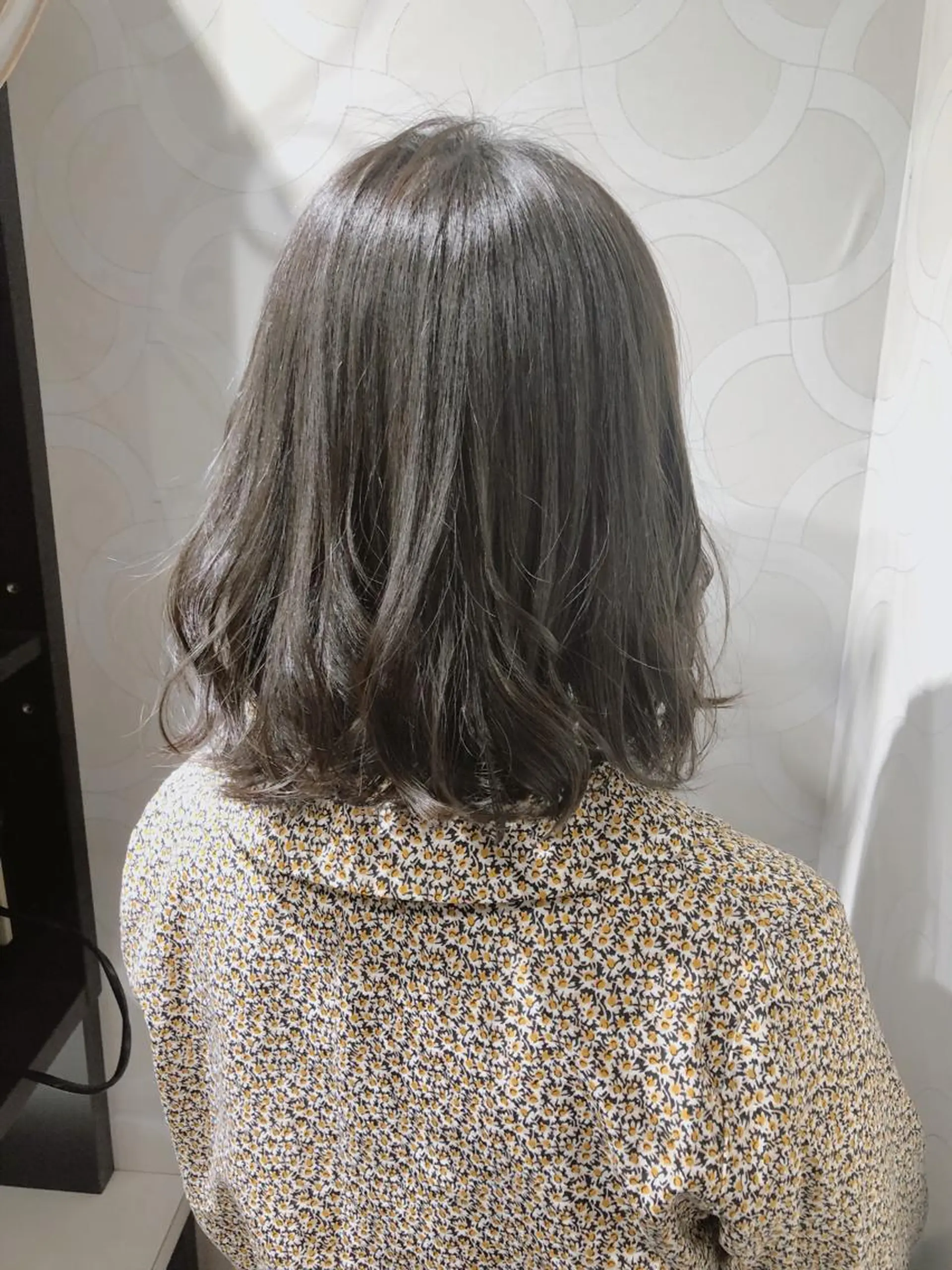 ミディアム カラー グレージュ オリーブグレージュ オリーブグレー 艶髪モテヘア ♡tomimaのヘアスタイル