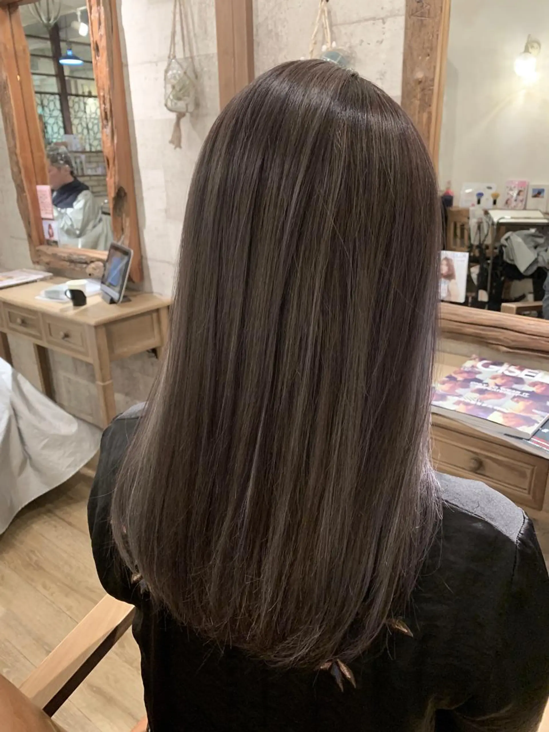 セミロング カラー アディクシーカラー アッシュ 透明感カラー ハイライトカラー ハイライト カット ヘアカラー トリートメント SALOWIN(サロウィン)広島並木通り所属・田村和範/似合わせ カラー/縮毛矯正のヘアスタイル