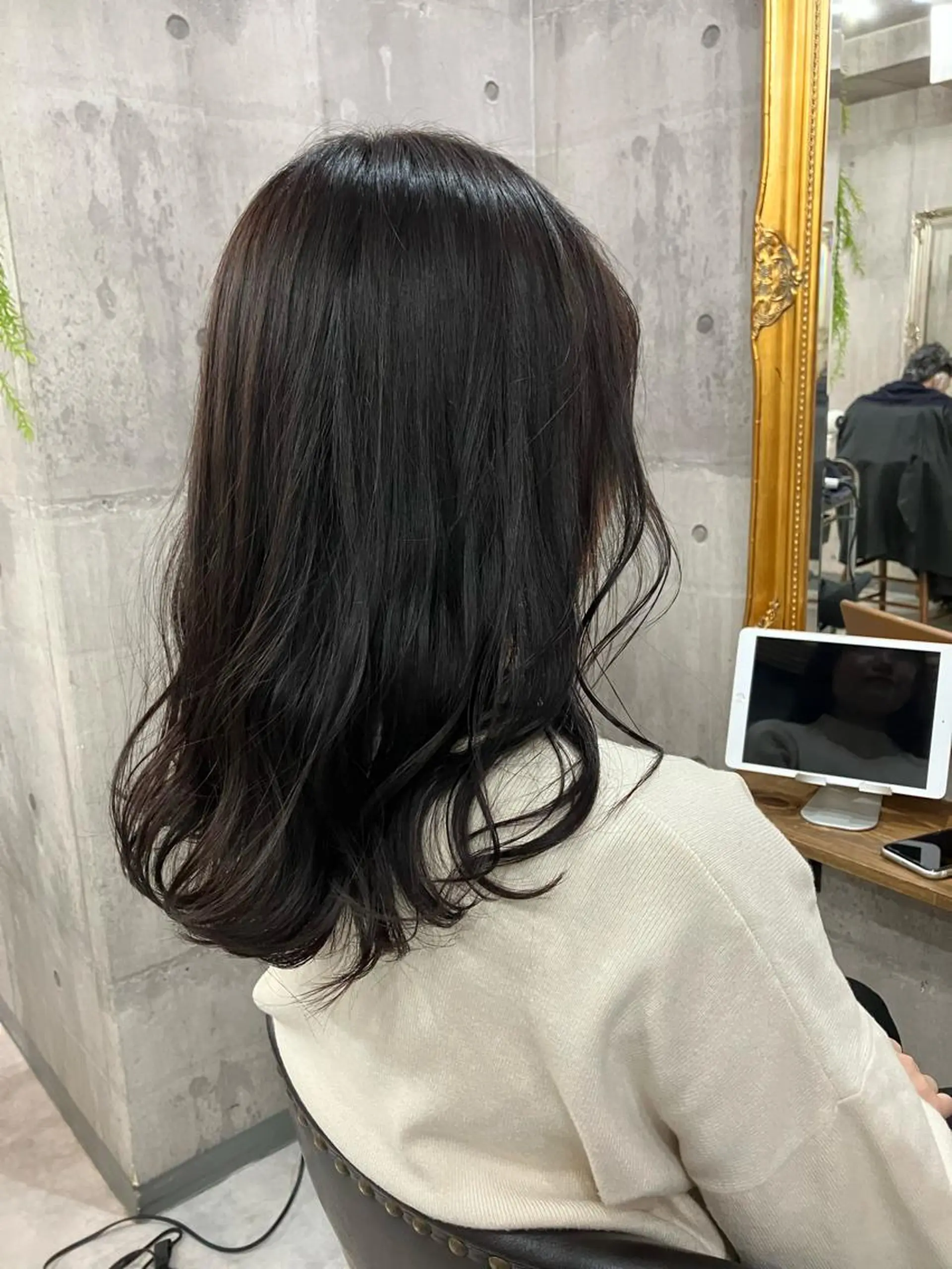 セミロング カラー アディクシーカラー HAIR BASE ZAWAWA所属・レイヤー/ブリーチ｜ 特殊パーマ/赤澤のヘアスタイル