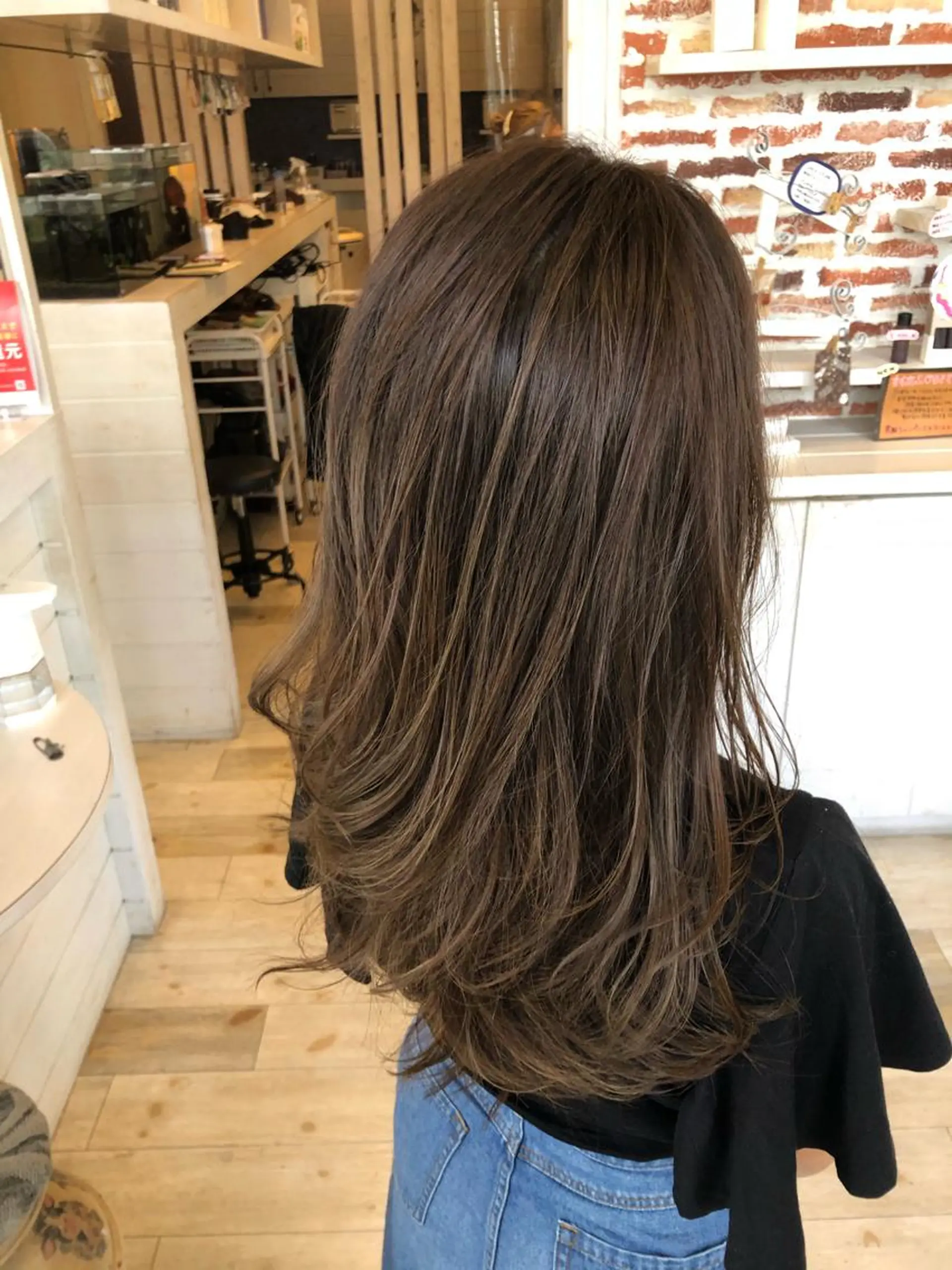 ロング カラー ベージュカラー ハイライトカラー ハイライト Crén by marie 真嘉比店所属・東恩納 誠のヘアスタイル