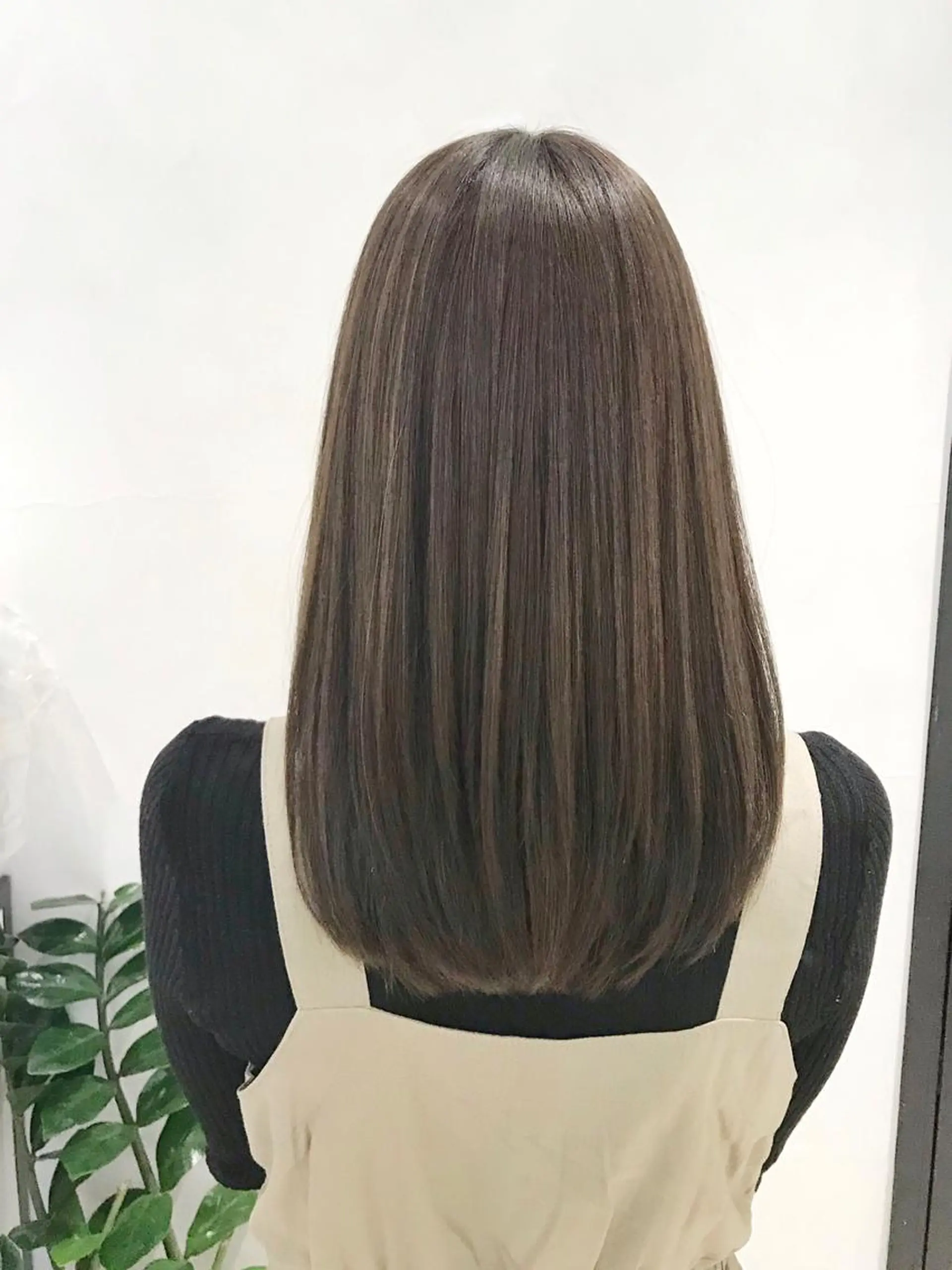 ロング カラー ベージュカラー フォギーベージュ ヘアカラー トリートメント やなせ かすみのヘアスタイル