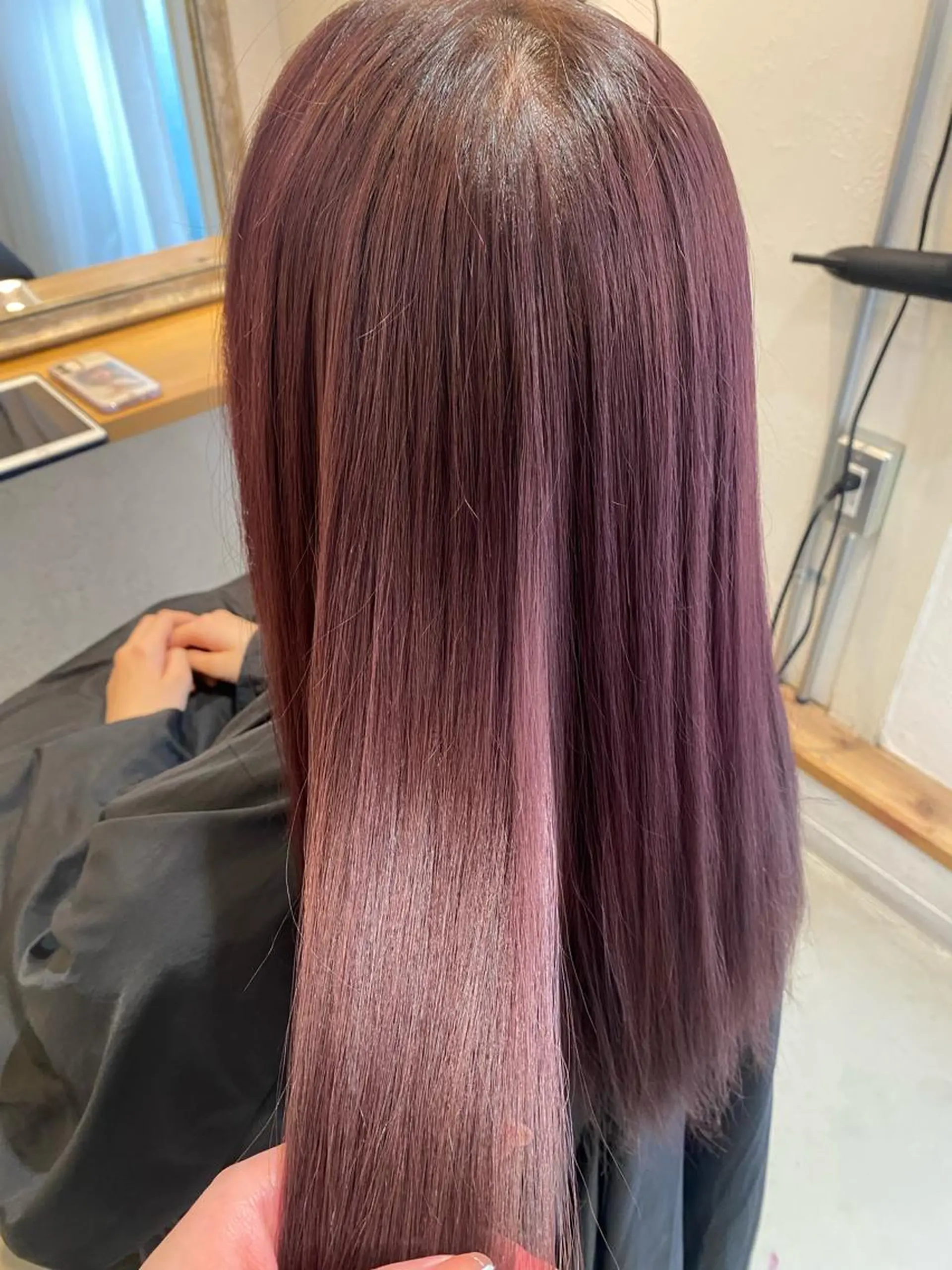 ロング ブリーチなしカラー レイヤーカットのヘアスタイル