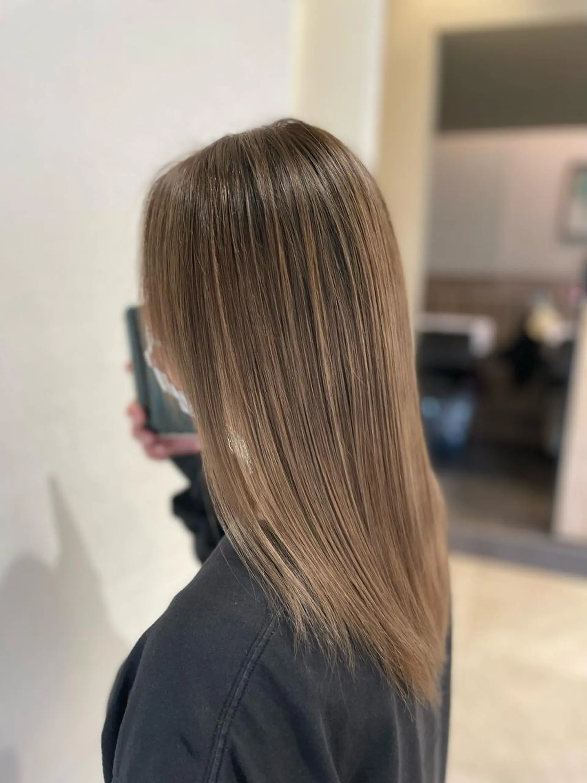ロング カラー バレイヤージュ グレージュ ミルクティーグレージュ レイヤーカット AGU hair vigor 三条店所属・AGU 三条店 林　雄のヘアスタイル