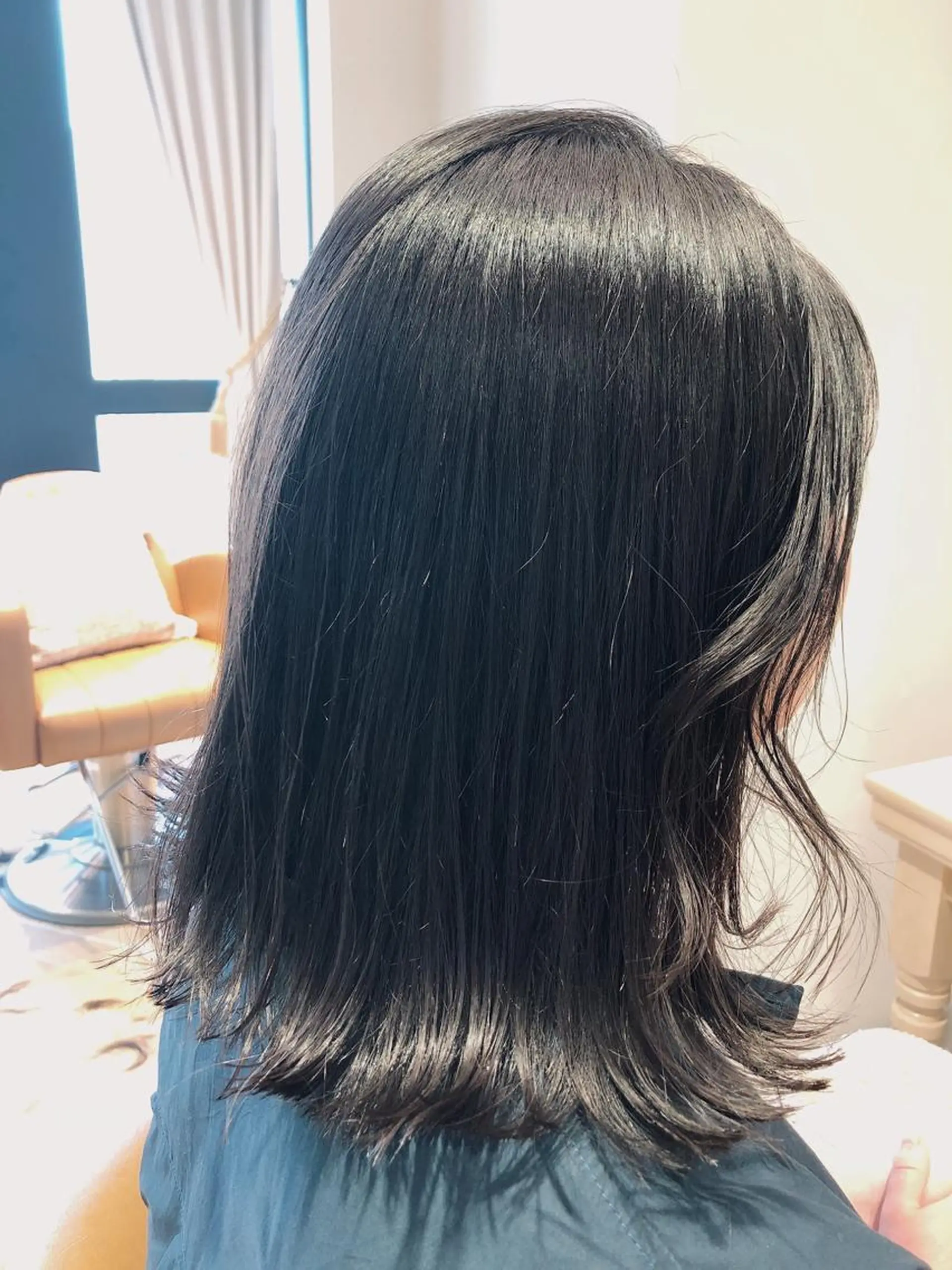 ミディアム ボブ 外ハネヘア カット ヘアカラー トリートメント 代表山口ひな 髪質改善のプロのヘアスタイル