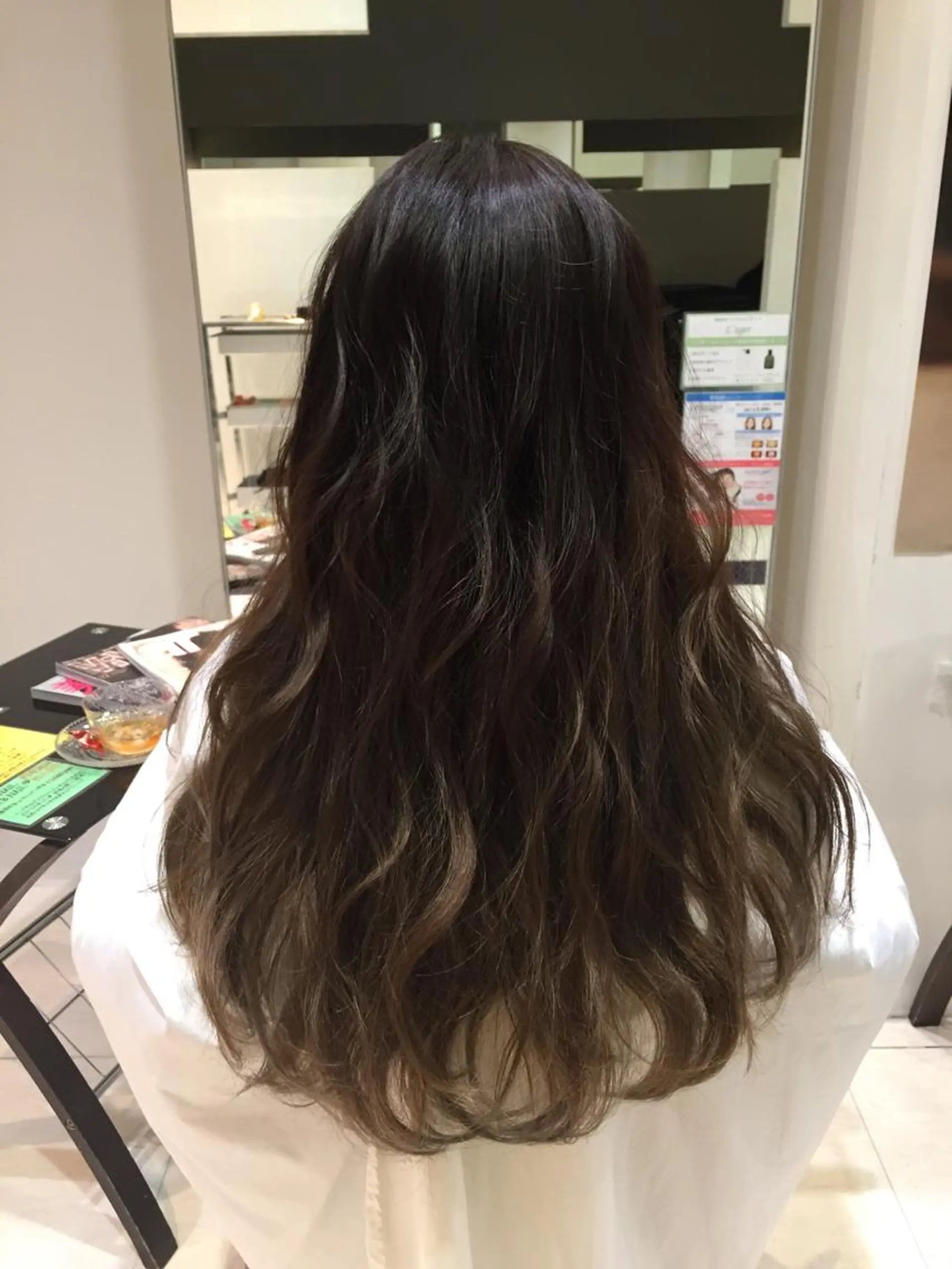 ロング カラー アッシュ ブリーチ グラデーションカラー 眉毛/まつげ 山川　あやめの眉毛・アイブロウイメージ