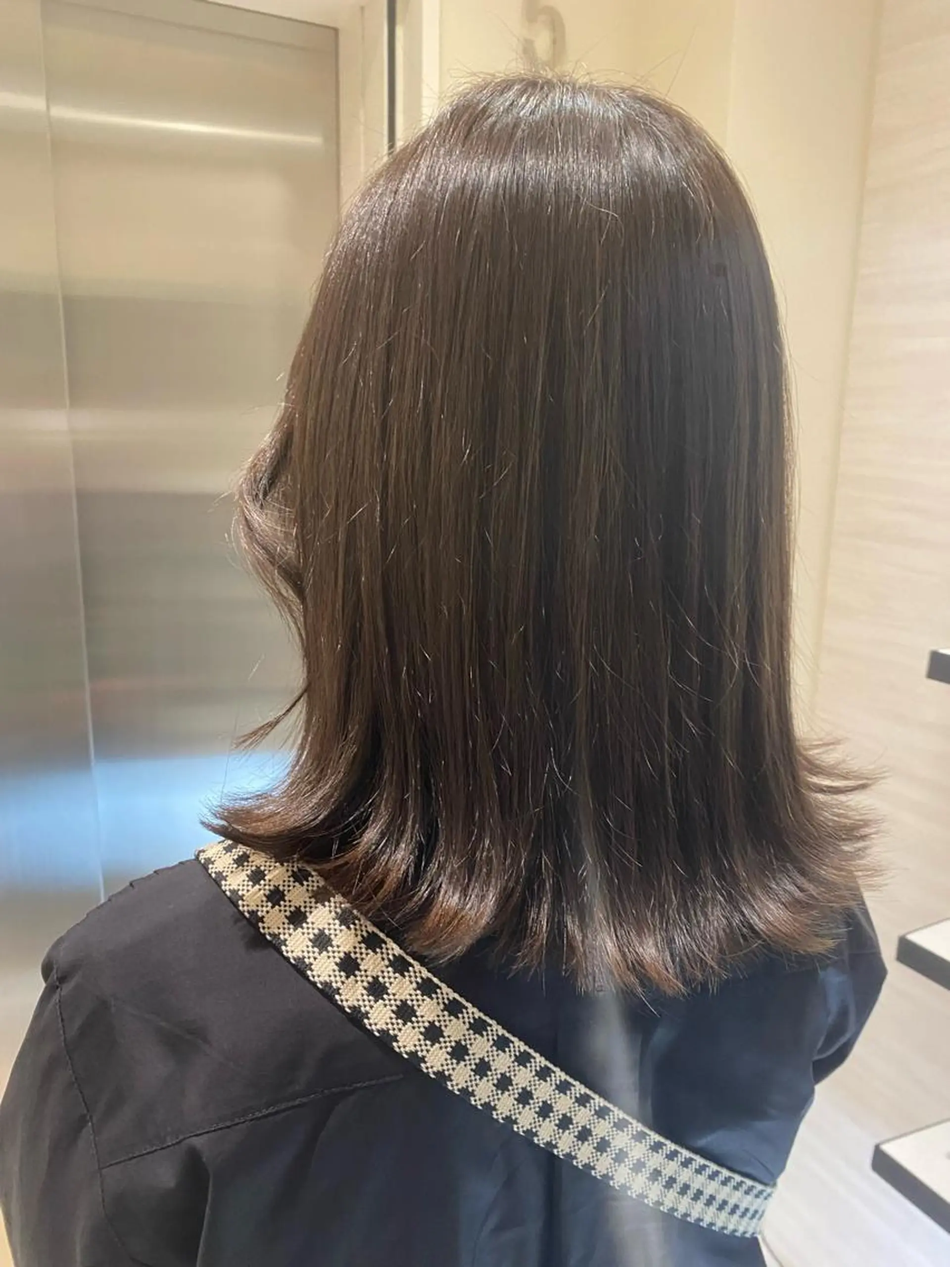 ミディアム アッシュ アッシュグレー 外ハネヘア 顔まわり似合わせ 久保田せなのヘアスタイル