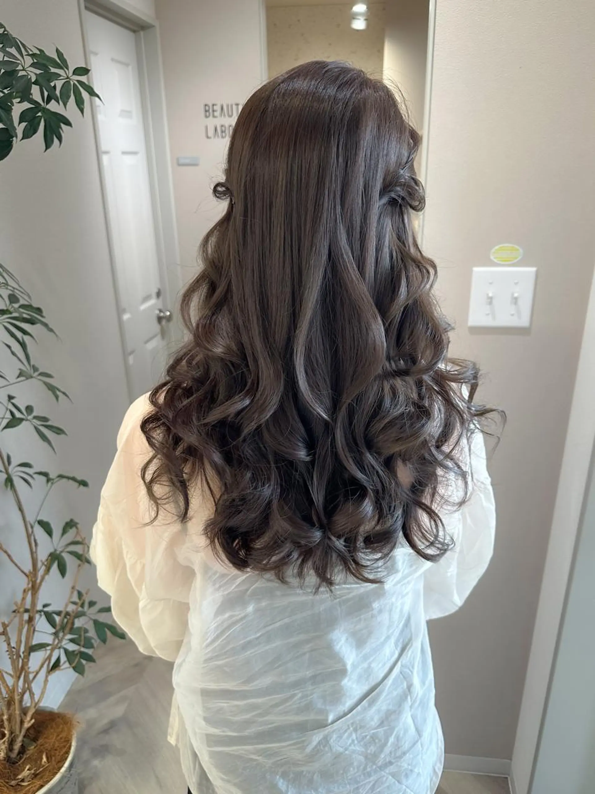 ロング カラー ヘアアレンジ アッシュ ベージュカラー autre所属・大久保 ひでなりのヘアスタイル