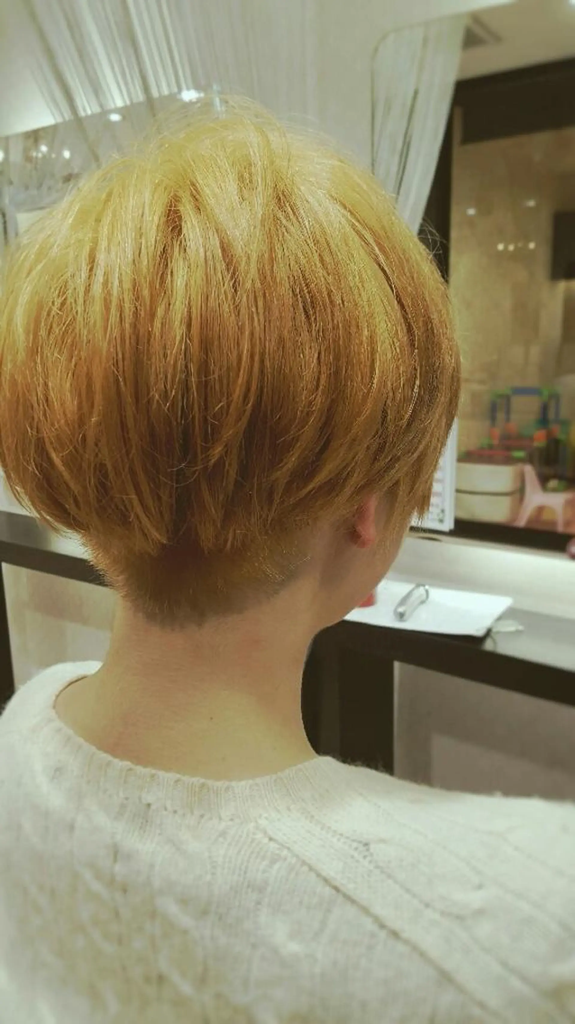 ショート カラー ブリーチ ショートヘア 秋山 幸太のヘアスタイル