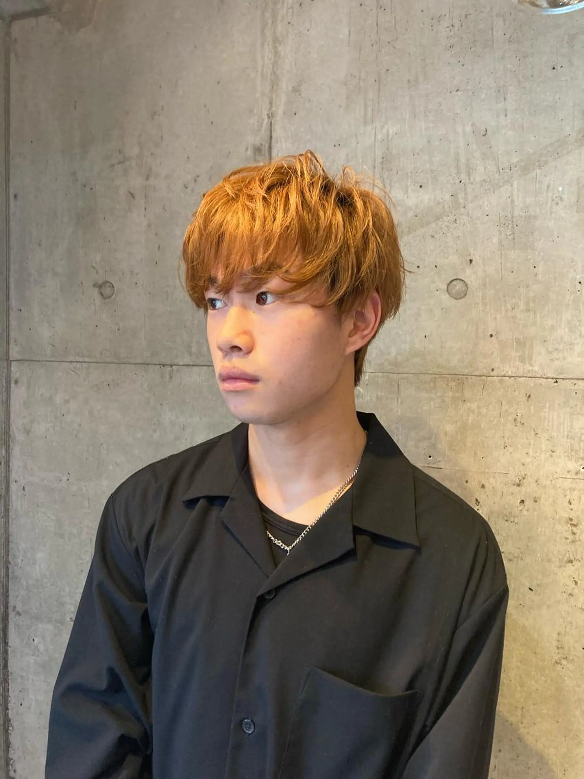 パーマ メンズ メンズブリーチ センターパート メンズインナーカラー メンズパーマ ✂︎岡根 京花✂︎のヘアスタイル