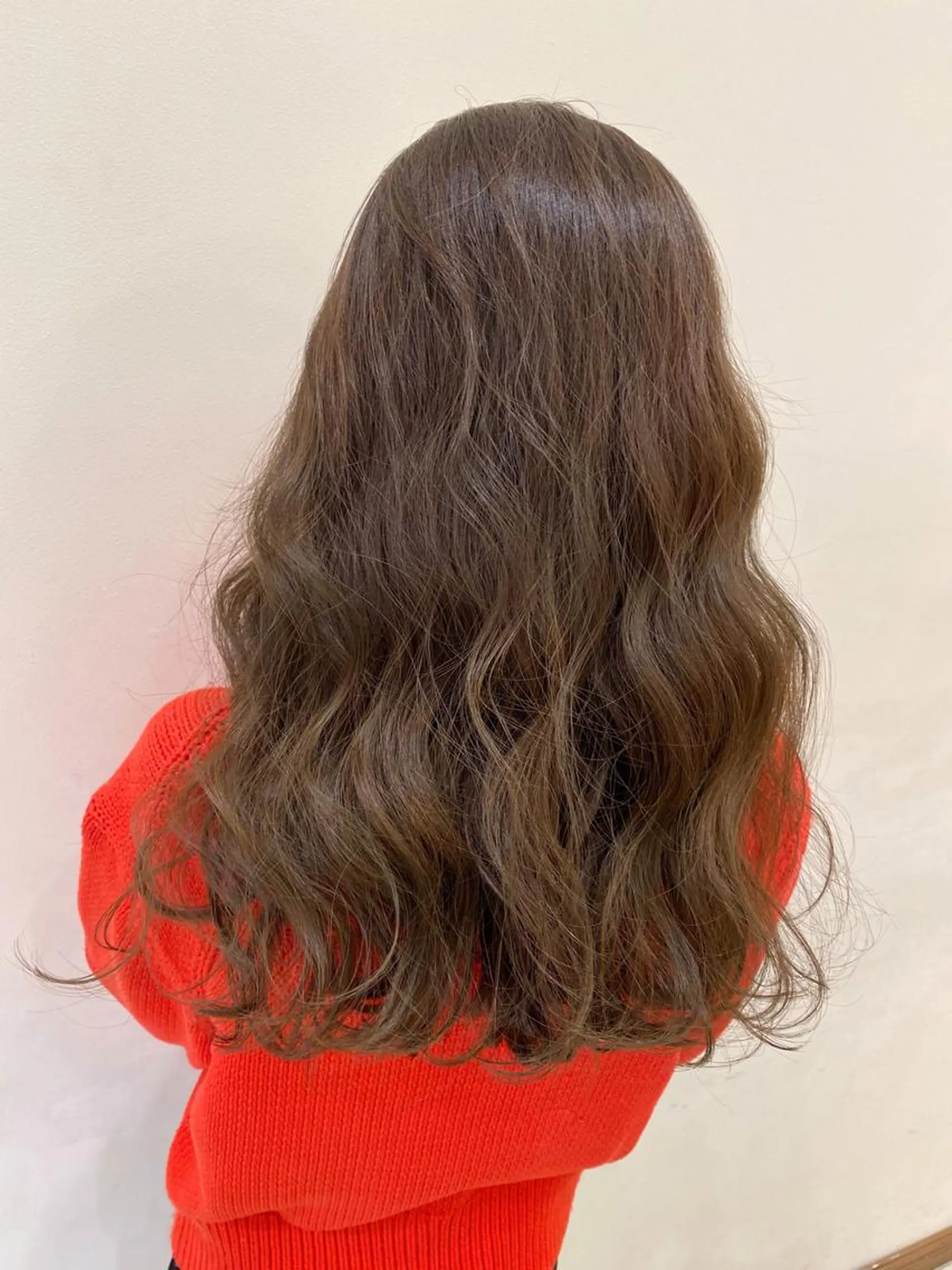 ロング カラー ベージュカラー オリーブベージュ ヘアカラー トリートメント 艶 透け感カラー 似合わせ 齊木 勇人のヘアスタイル