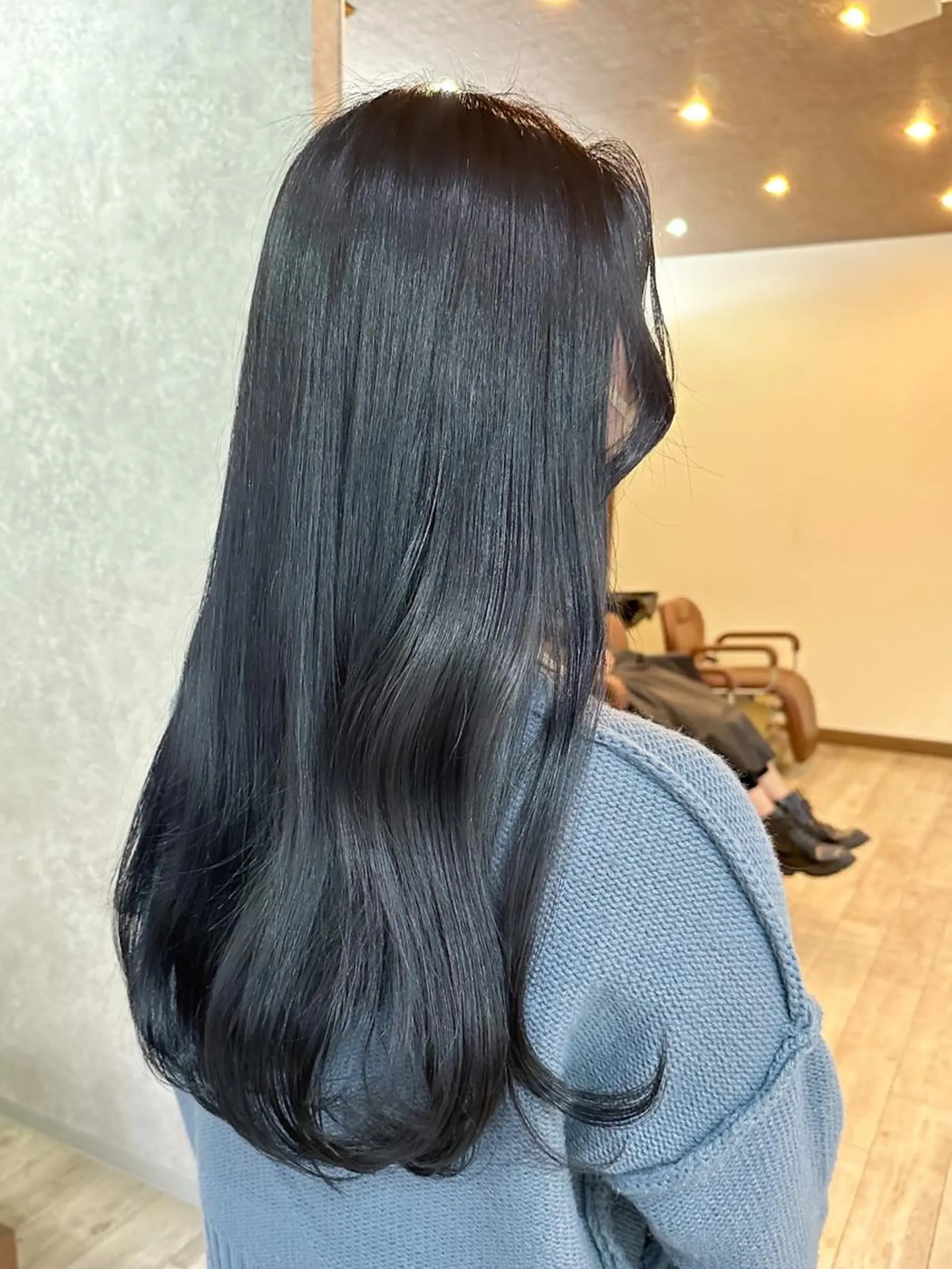 ロング カラー 黒髪 ブリーチ ブルーカラー ブルーブラック ブラウンカラー ヘアカラー トリートメント 高橋 みく/ minim 暖色のヘアスタイル