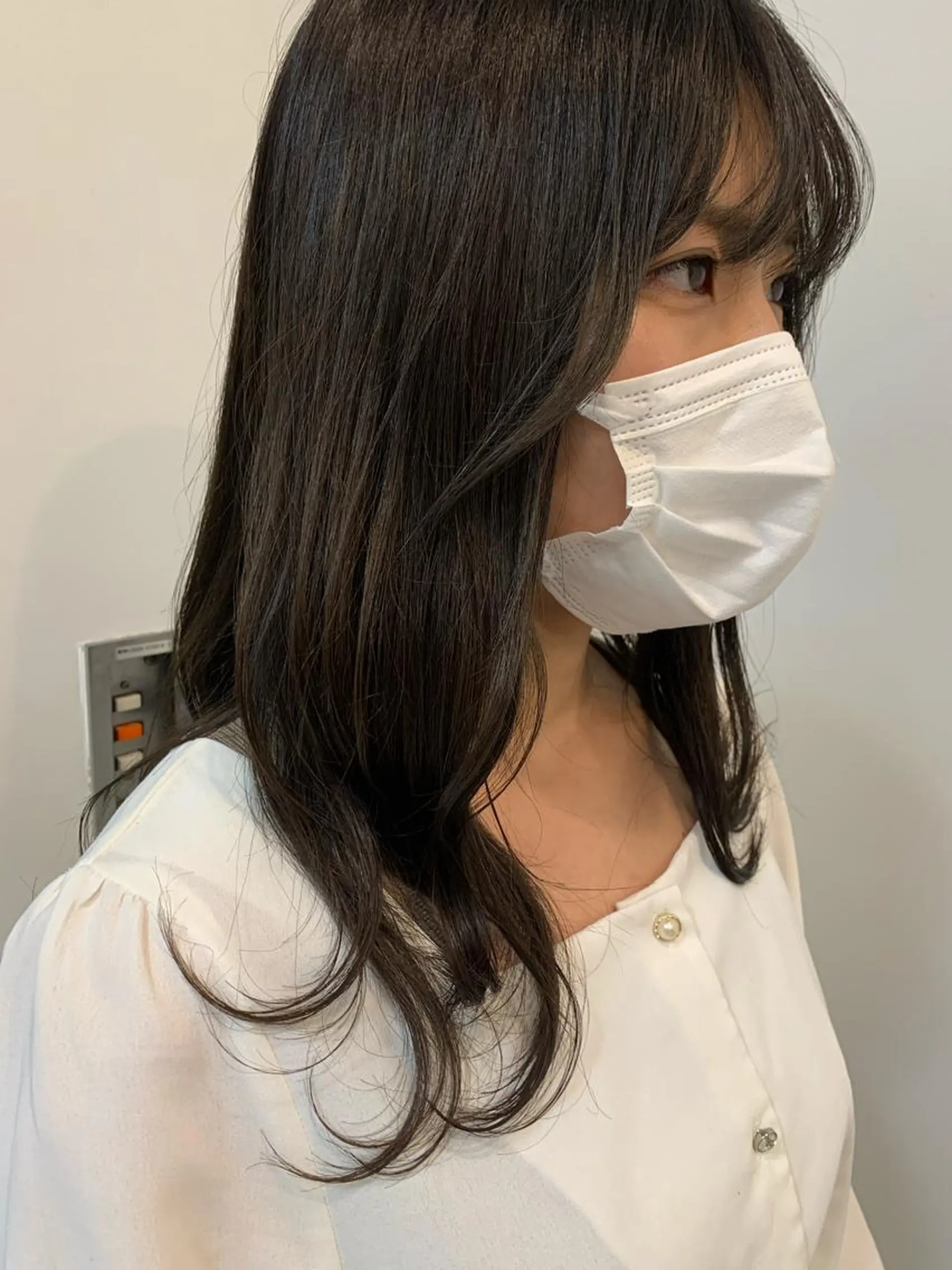 セミロング ブリーチなしWカラー /地毛風/小林凪沙のヘアスタイル