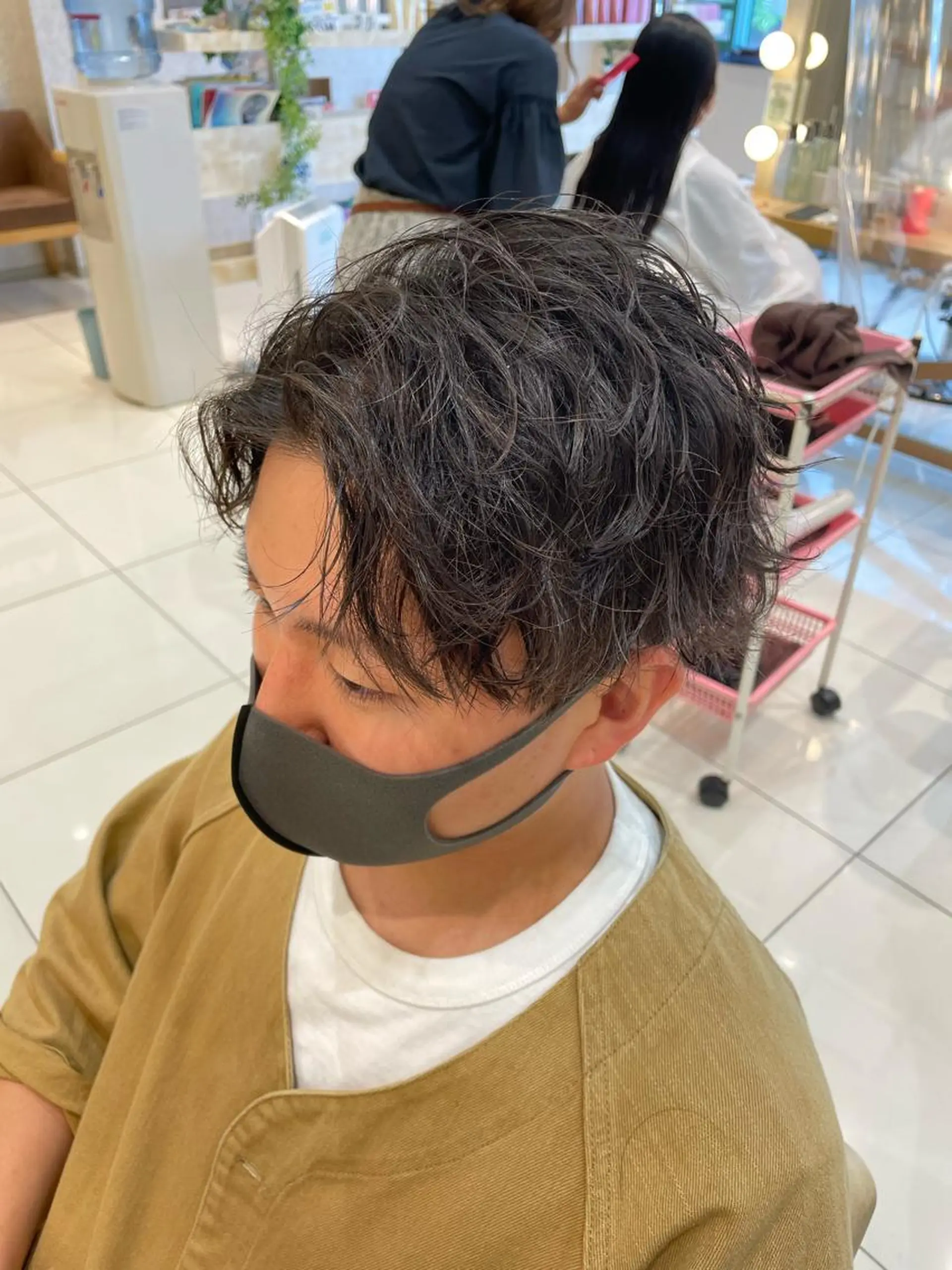 ミディアム パーマ メンズ ミディアムパーマ メンズブリーチ メンズパーマ 波巻きパーマ くせ毛 メンズ曲がる縮毛矯正 /本厚木/駅近3分のヘアスタイル