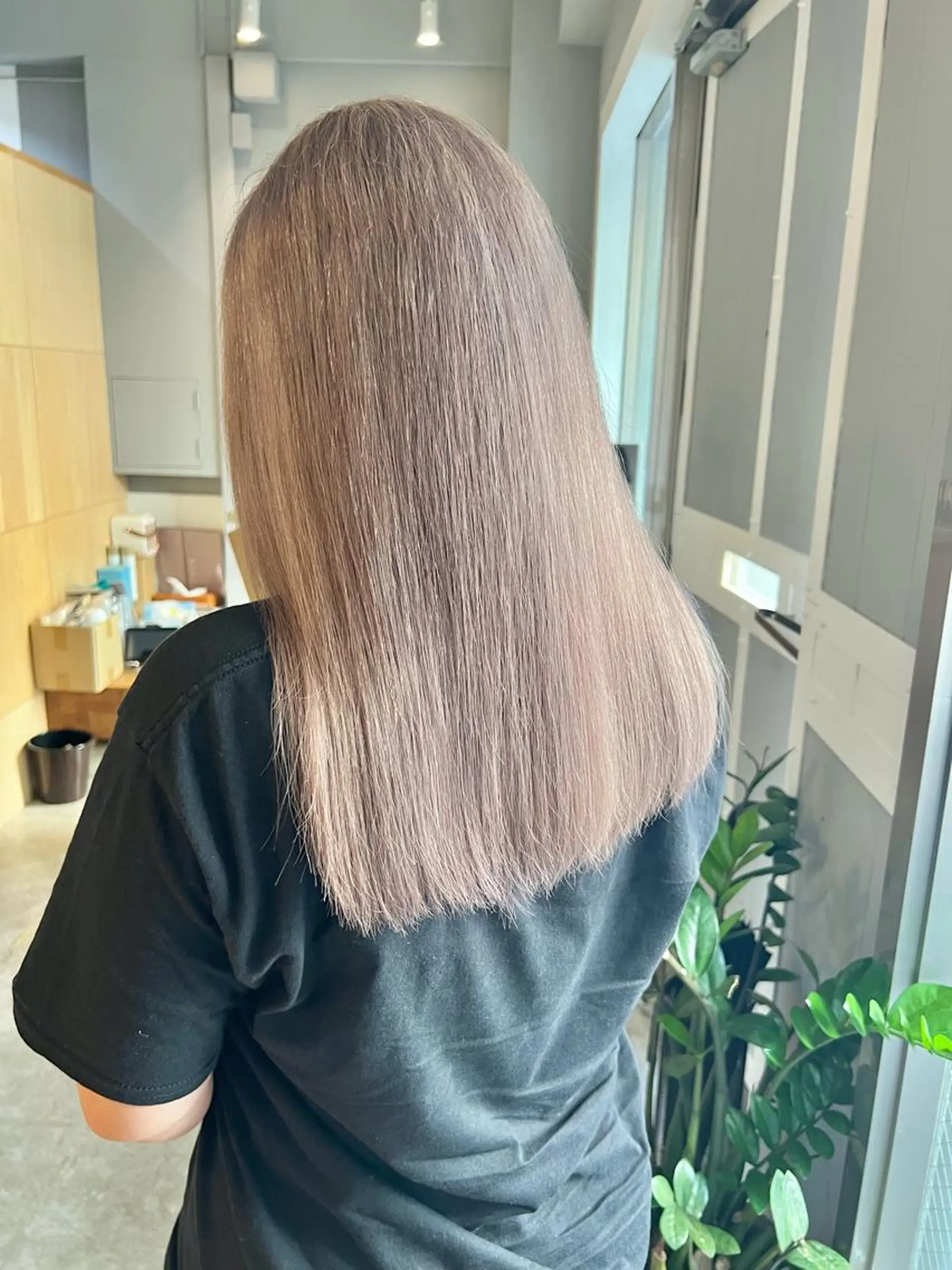 セミロング カラー ブリーチ ハイトーンカラー ヘアカラー miloc那覇 MIKUのヘアスタイル