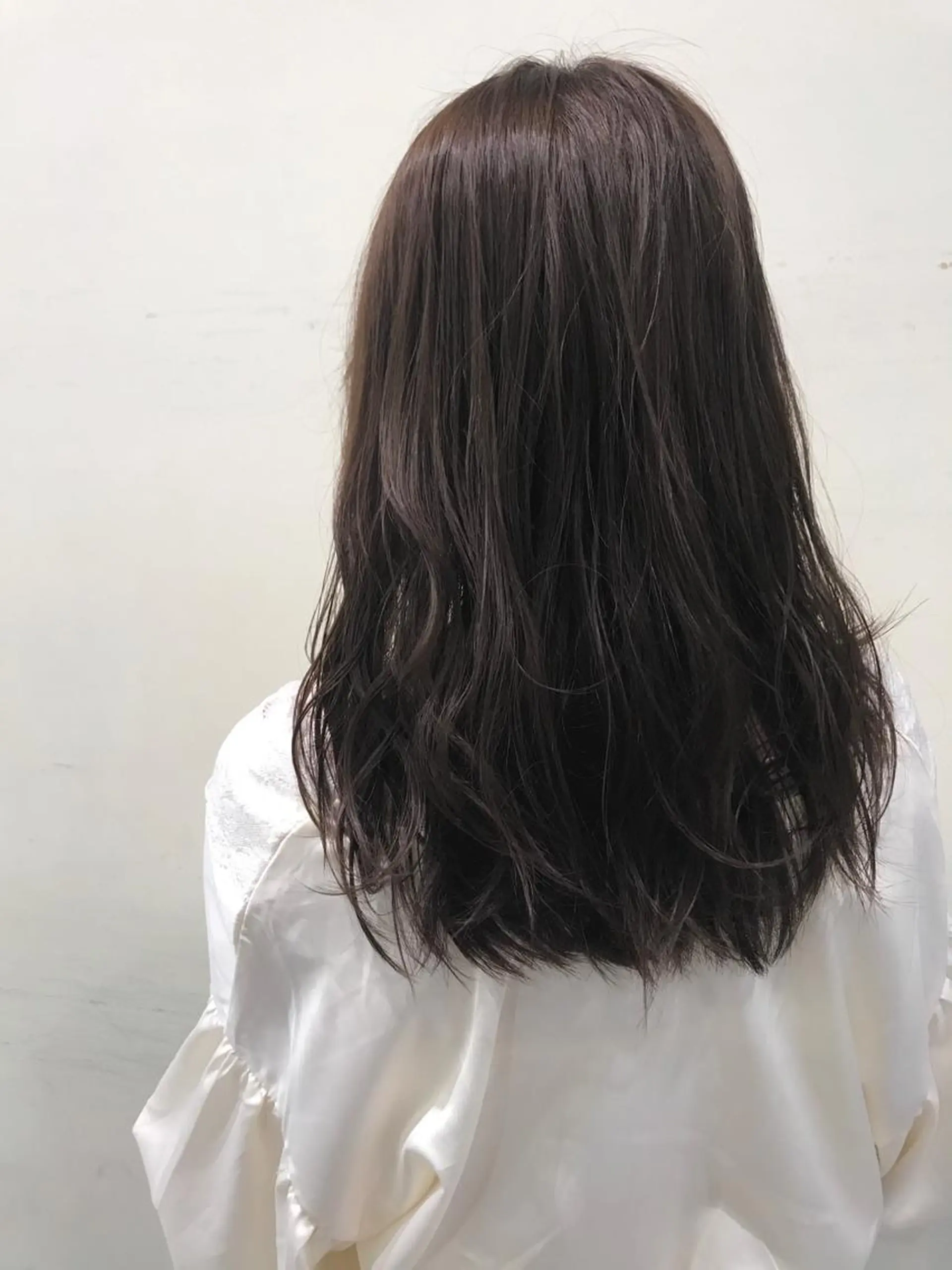 ミディアム カラー ブリーチ グレージュ ブリーチなしカラー ✨艶ブリーチカラー ✨四ノ宮裕己のヘアスタイル