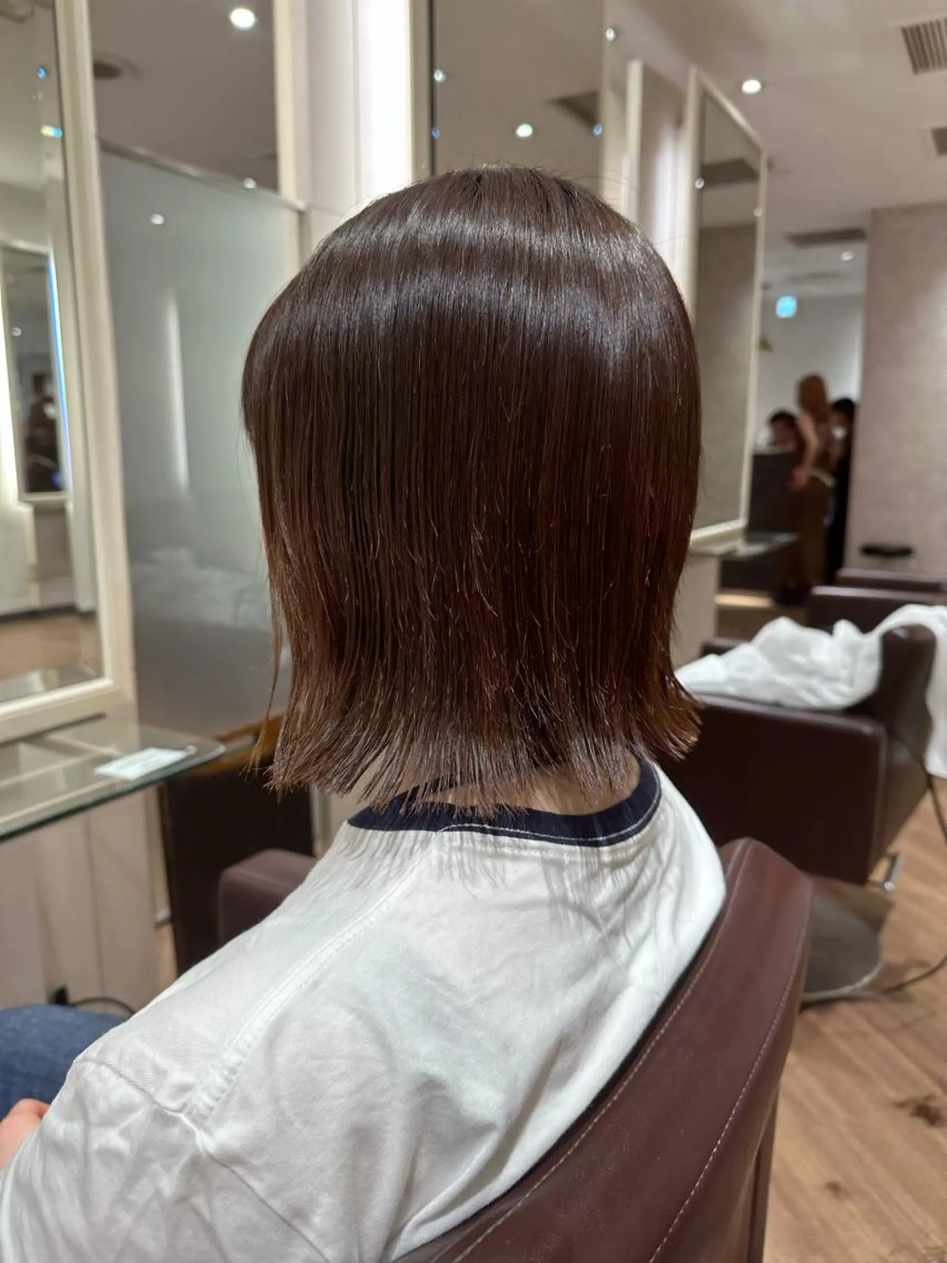 ミディアム 切りっぱなしボブ ボブ 外ハネヘア カット ごとう さなのヘアスタイル