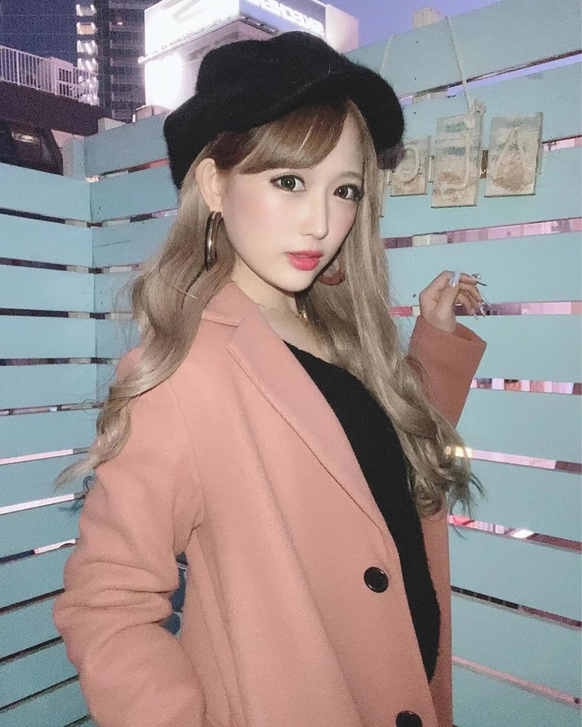 ロング カラー シールエクステ ベージュカラー グレージュ ハイライトカラー ミルクティーベージュ エクステ　ユノキ リョウタのヘアスタイル