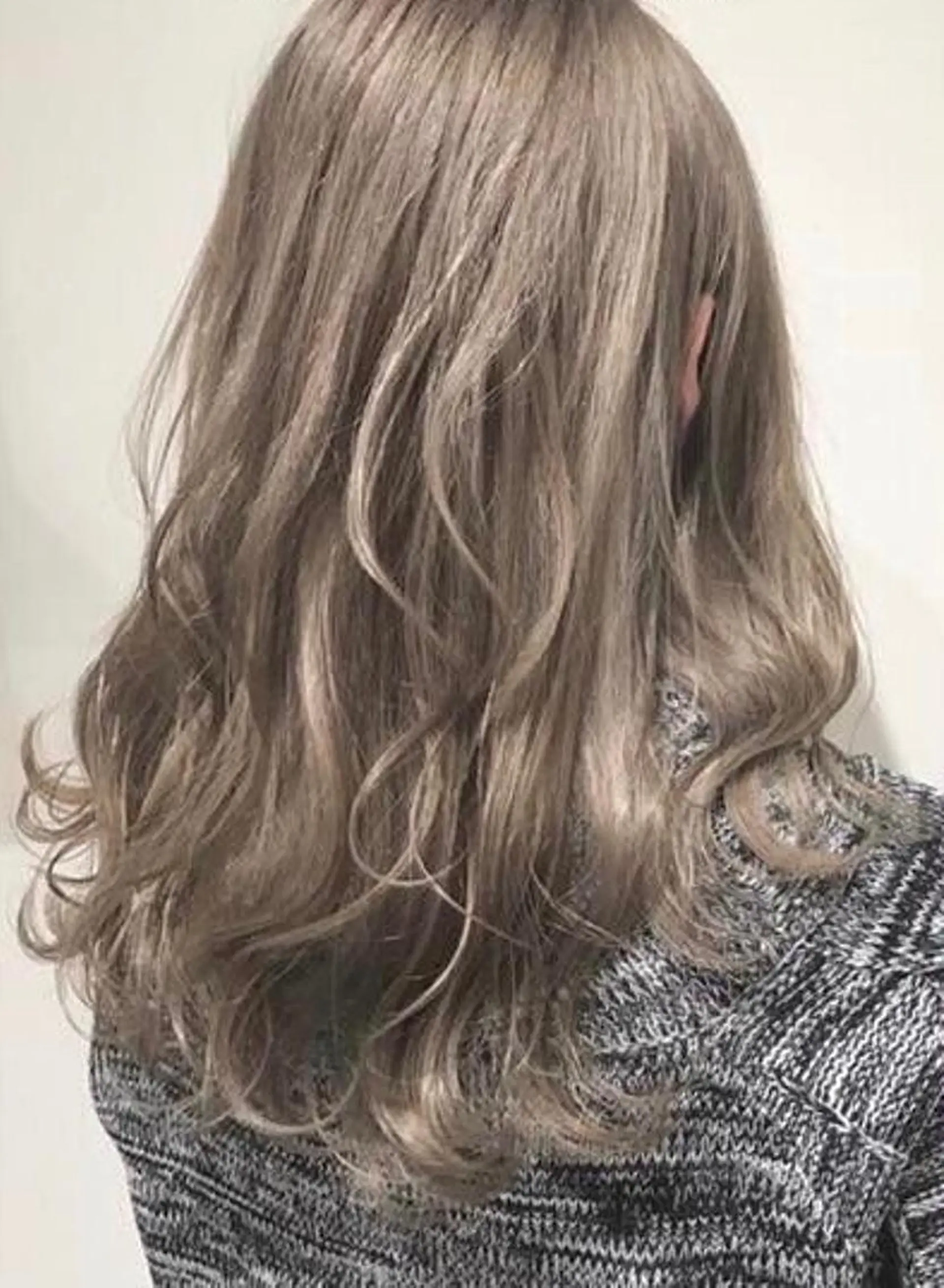 ロング カラー ベージュカラー ミルクティーベージュ 似合わせ提案サラ艶♡ 彩華のヘアスタイル