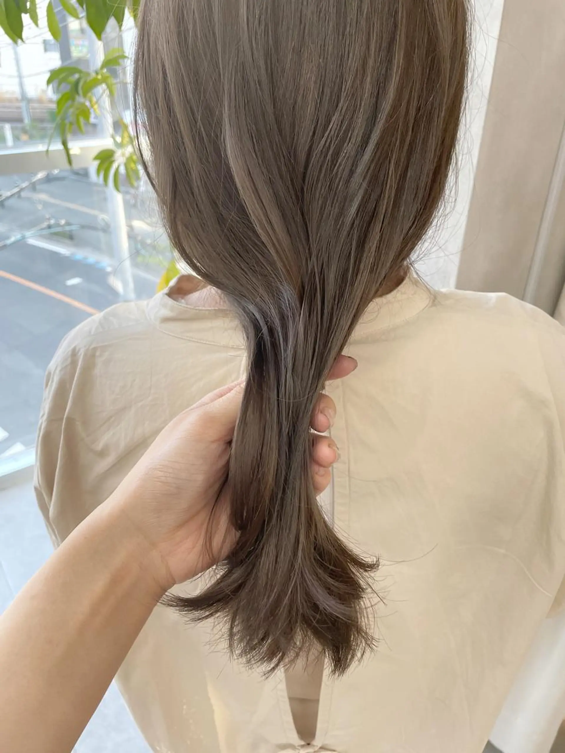 ロング カラー ベージュカラー イルミナカラー オリーブベージュ レイヤー/髪質改善カ ラ-🤍津田奈々美‎のヘアスタイル