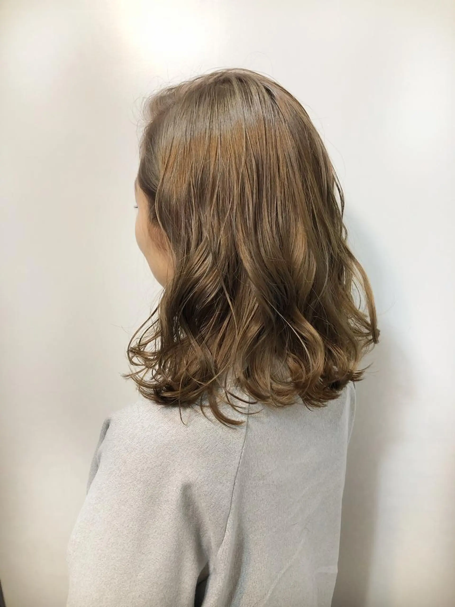 ミディアム カラー ベージュカラー ブリーチ ブラウンカラー ブラウンベージュ カット ヘアカラー 女性リピ90%🍨 🩷佐藤みずきのヘアスタイル
