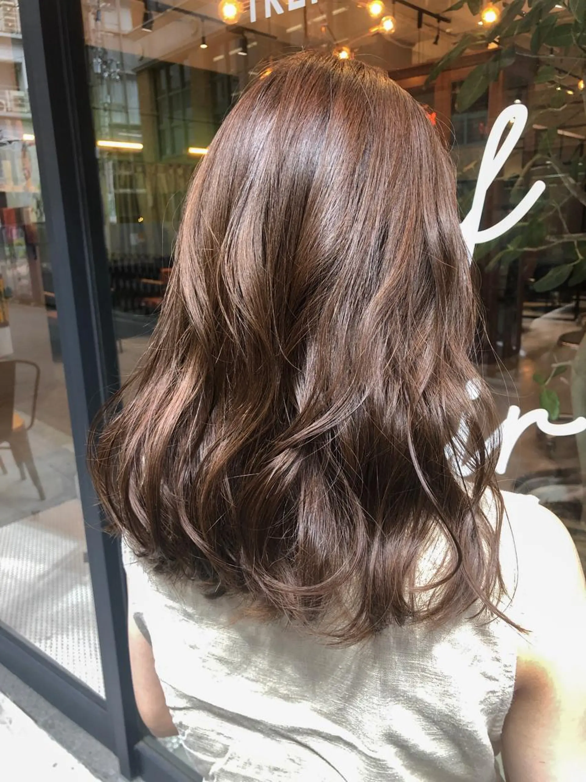 ロング カット ヘアカラー トリートメント a .のヘアスタイル