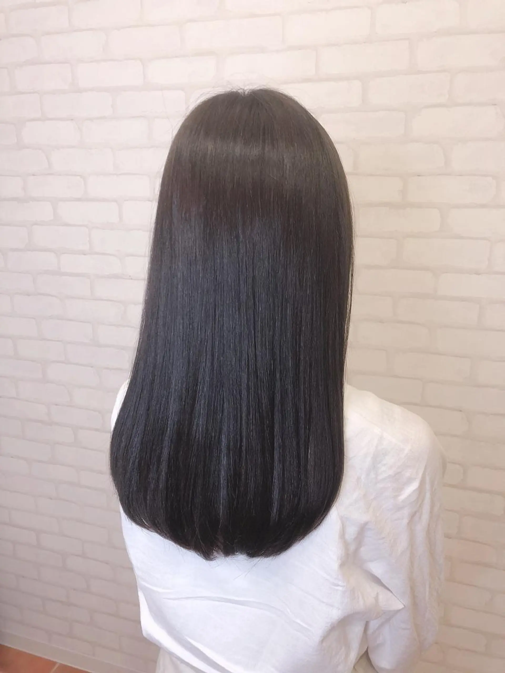 セミロング ミヤザキ タクトのヘアスタイル