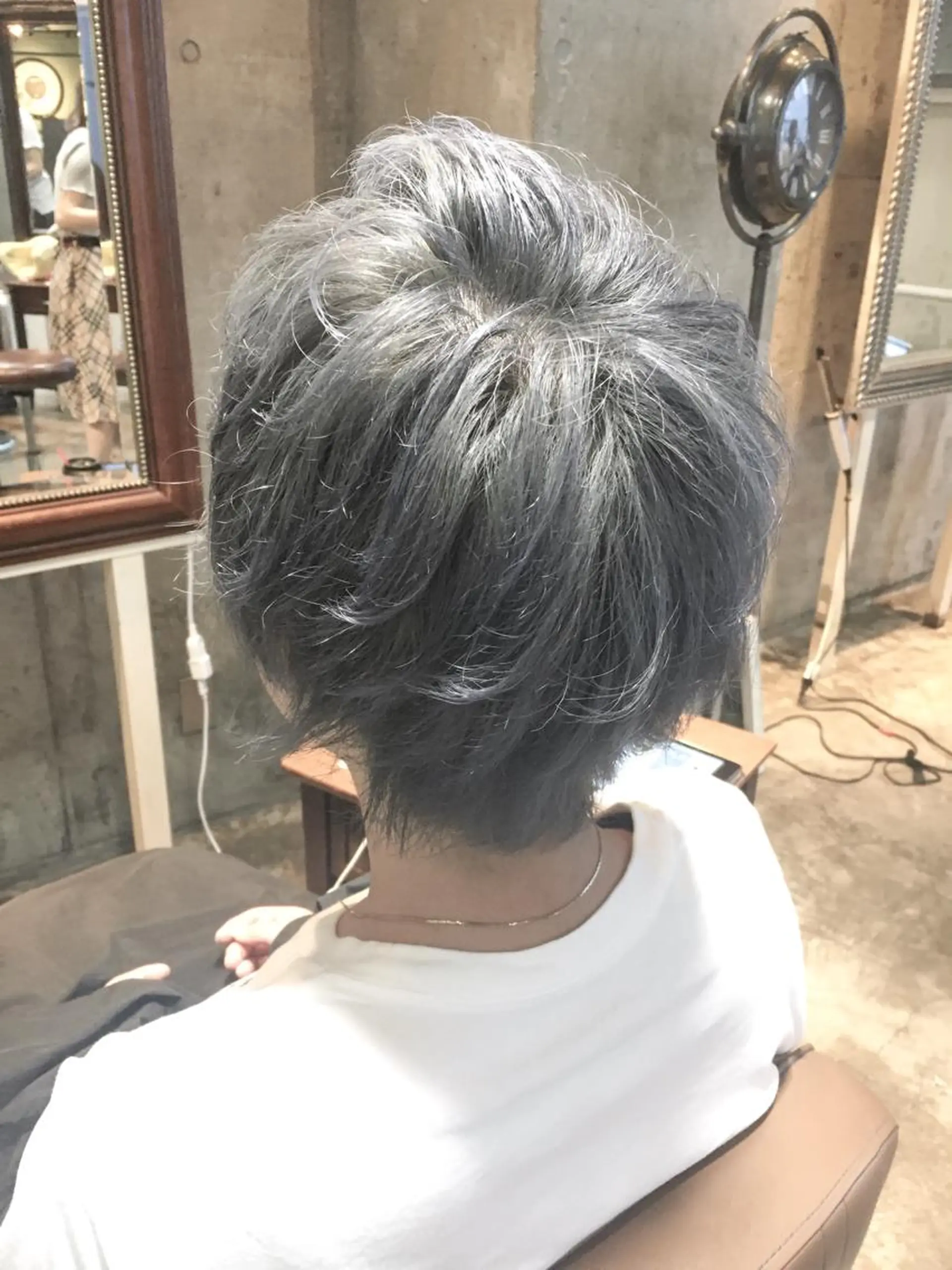 ショート カラー グレージュ シルバー シルバーグレージュ 北條 優輝のヘアスタイル