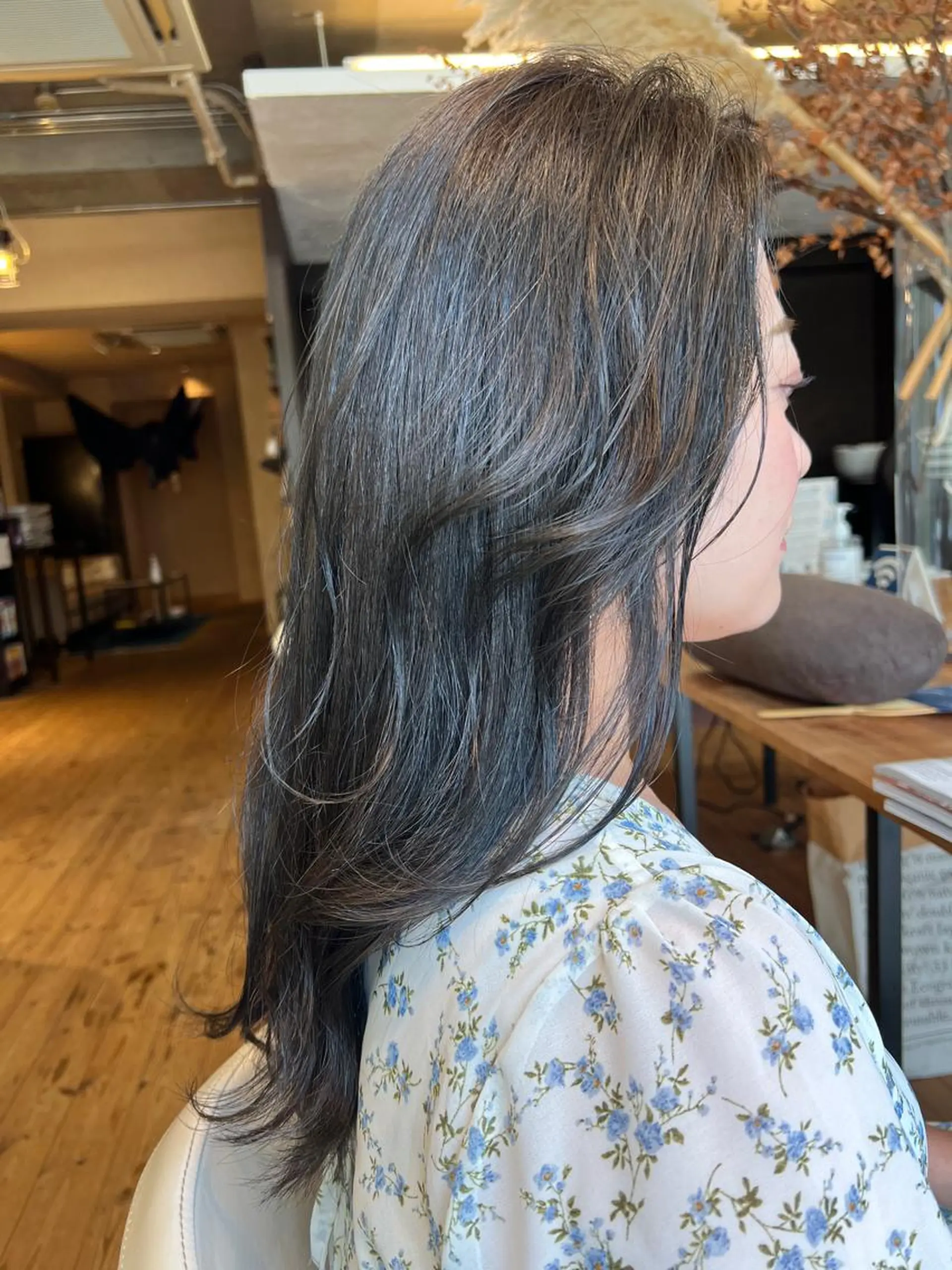 ロング ハイライト 髪質改善 縮毛矯正 トリートメント カット ヘアカラー トリートメント BEACH　HAIR&NAIL所属・両国駅徒歩1分⭐️ アイロン仕上げのヘアスタイル