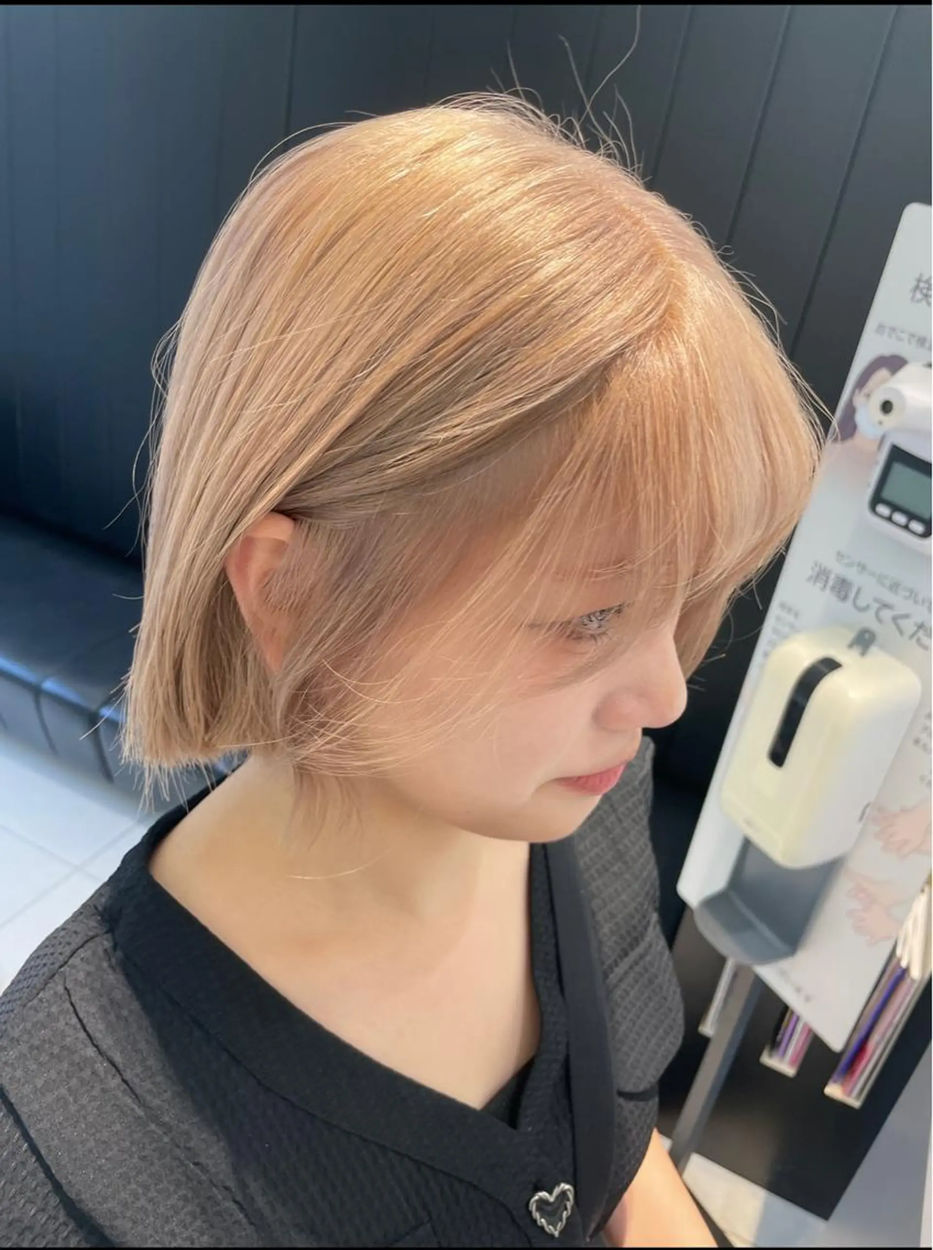 ミディアム カラー ベージュカラー ブリーチ ミルクティーベージュ ホワイトミルクティーベージュ カット ヘアカラー 海外レイヤー/ボブ/ メンズヘア/上原聖奈のヘアスタイル