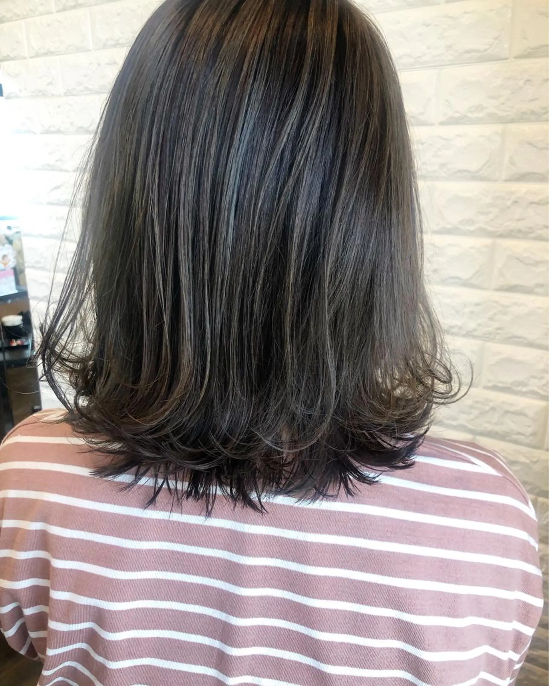 ショート カラー ベージュカラー オリーブベージュ 西本 夏美のヘアスタイル