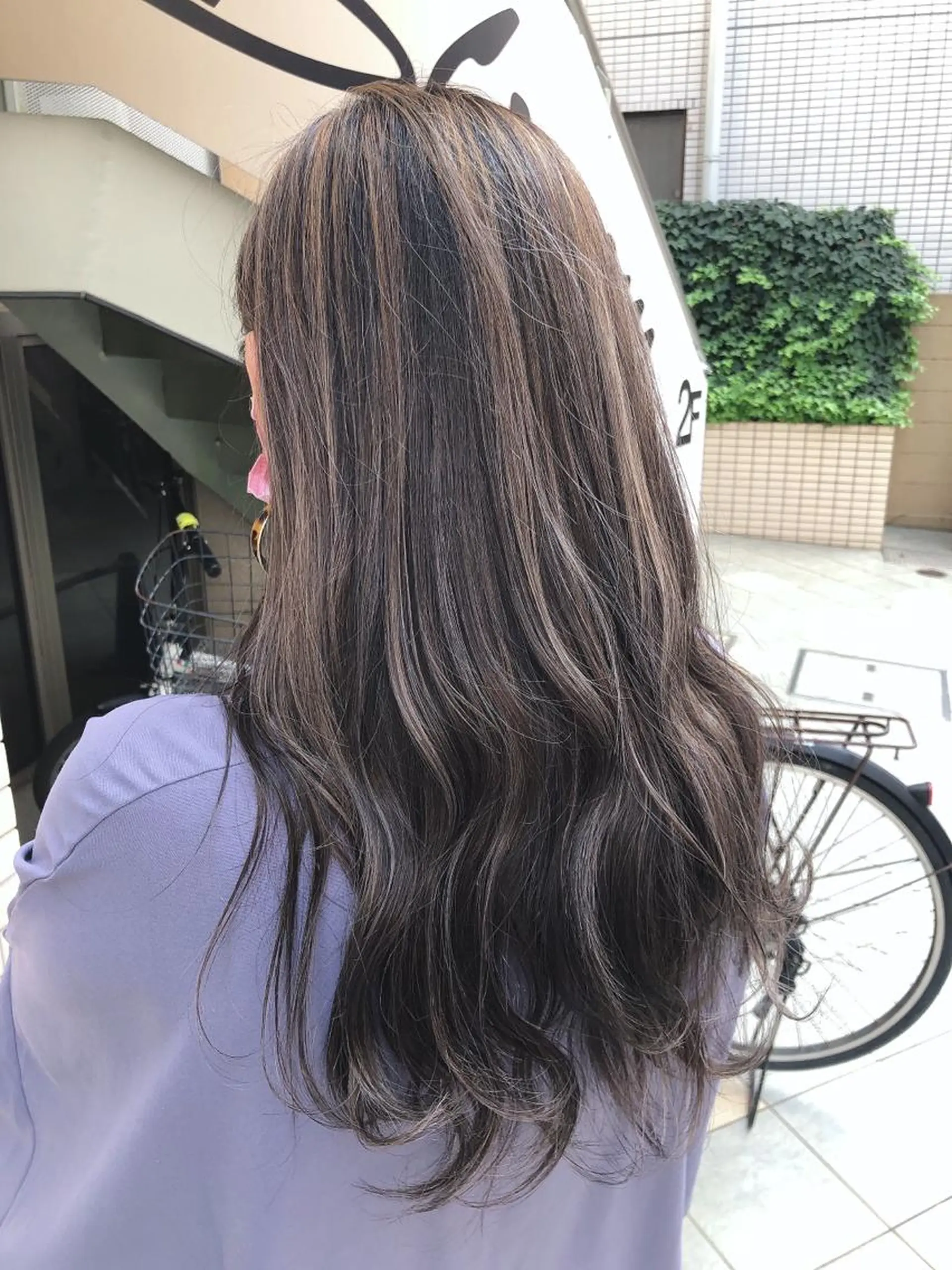 ロング ハイライト ヘアカラー 阿部 美咲のヘアスタイル