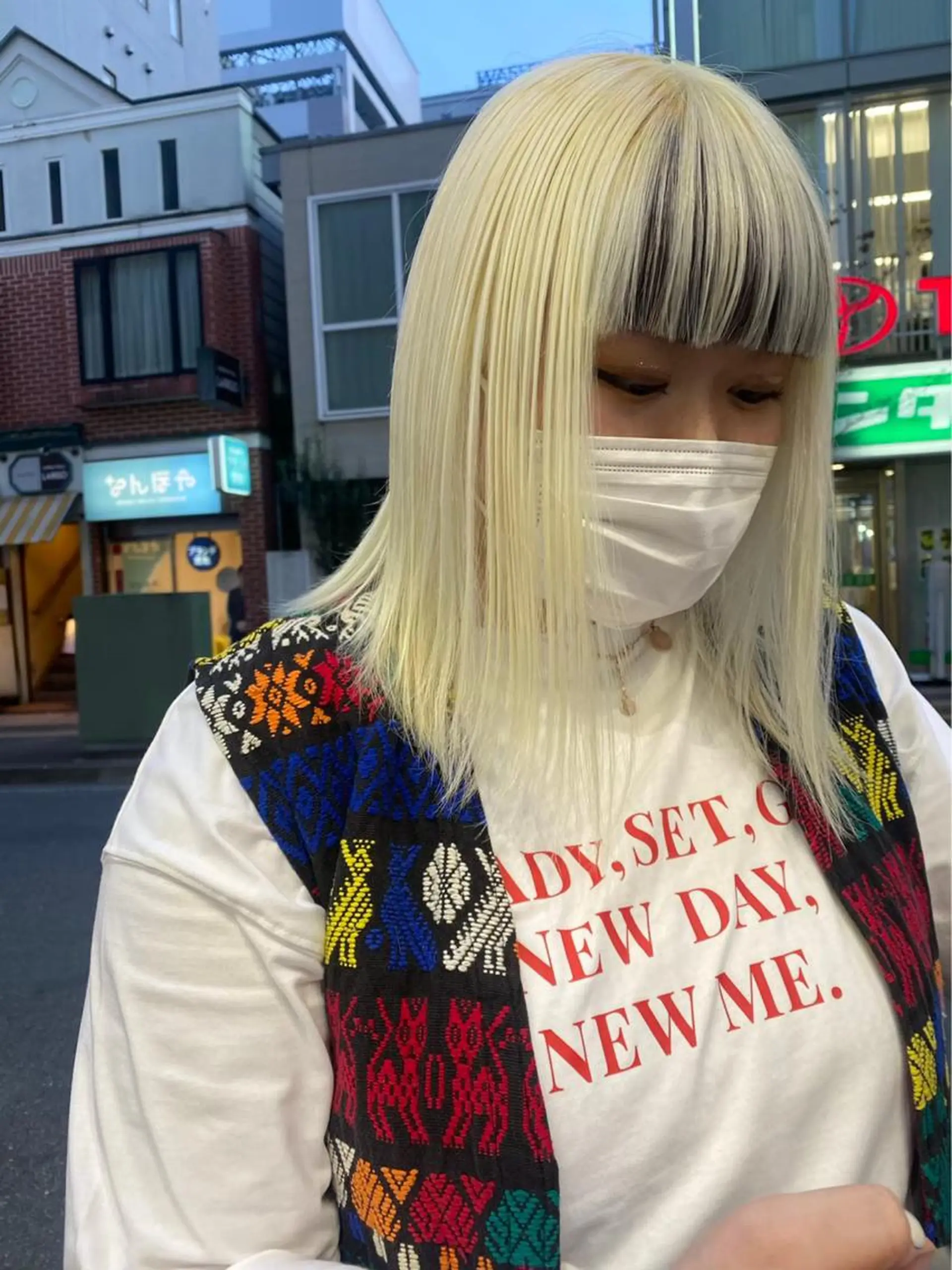 セミロング カラー ブリーチ ケアブリーチ 透明感カラー デザインカラー ダブルカラー ハイトーン/マツエク AYAKA🌙のヘアスタイル