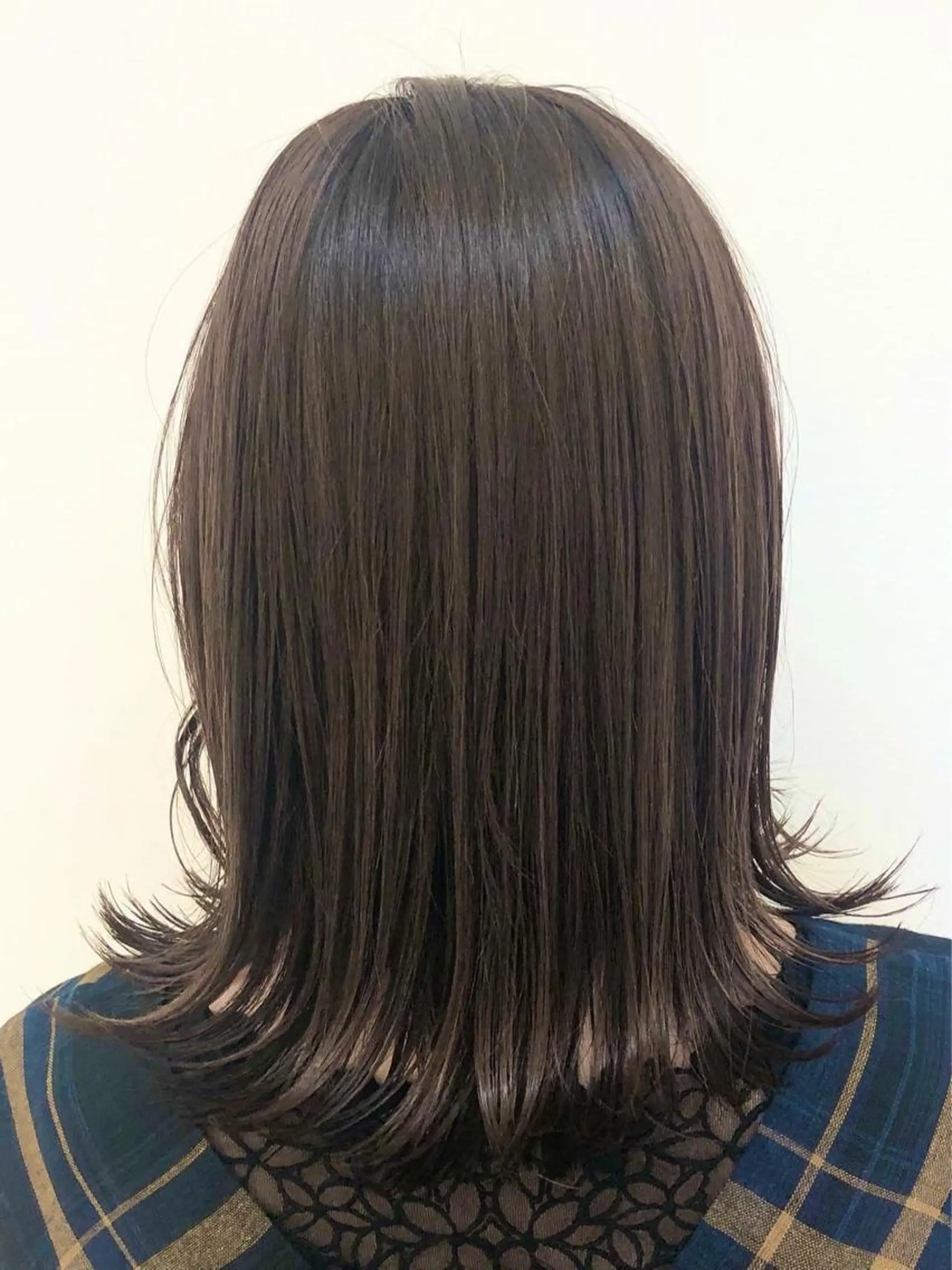 ミディアム 外ハネヘア カット ヘアカラー 艶カラー/レイヤー 🌸ミオのヘアスタイル