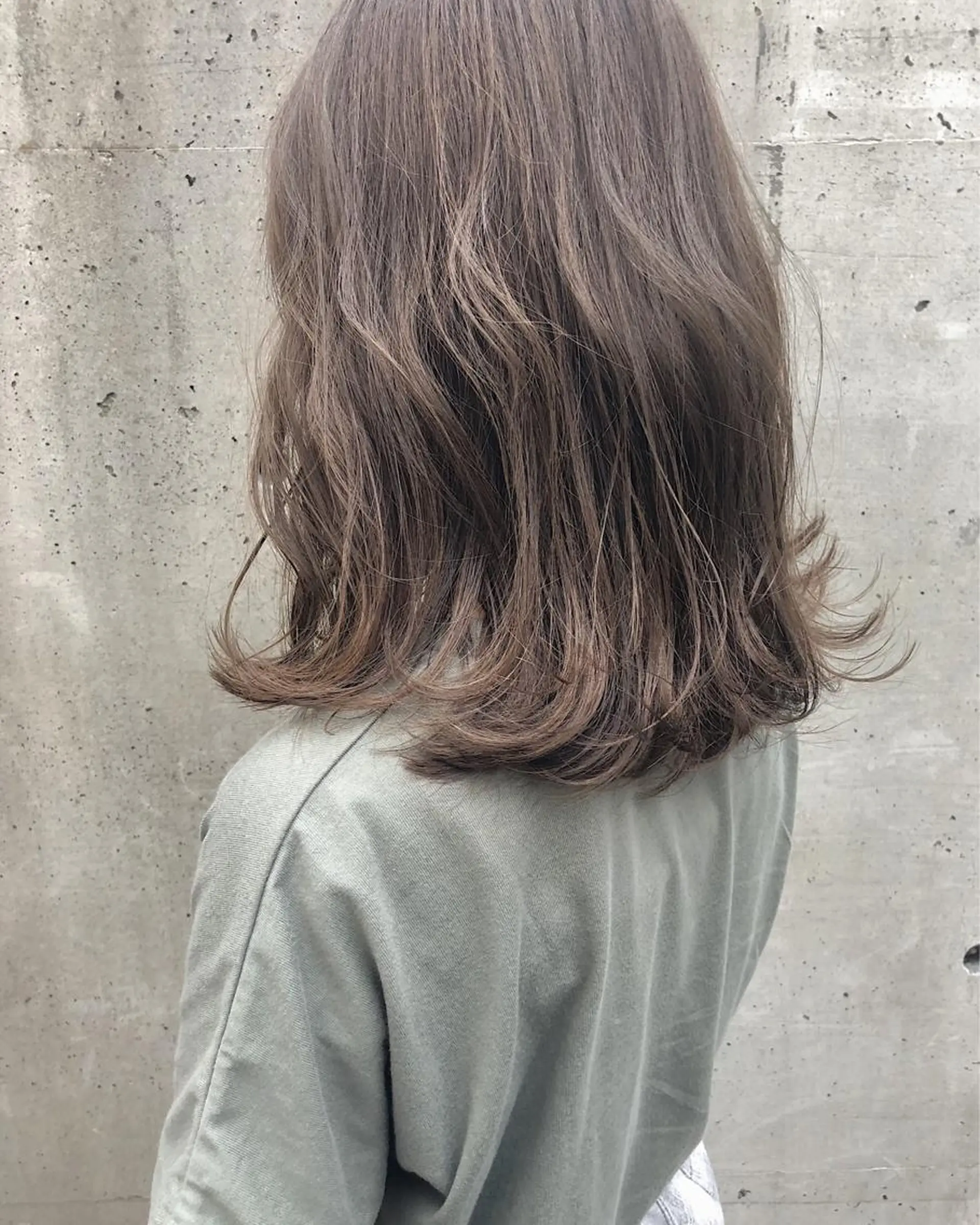 カラー 横山 莉奈のヘアスタイル